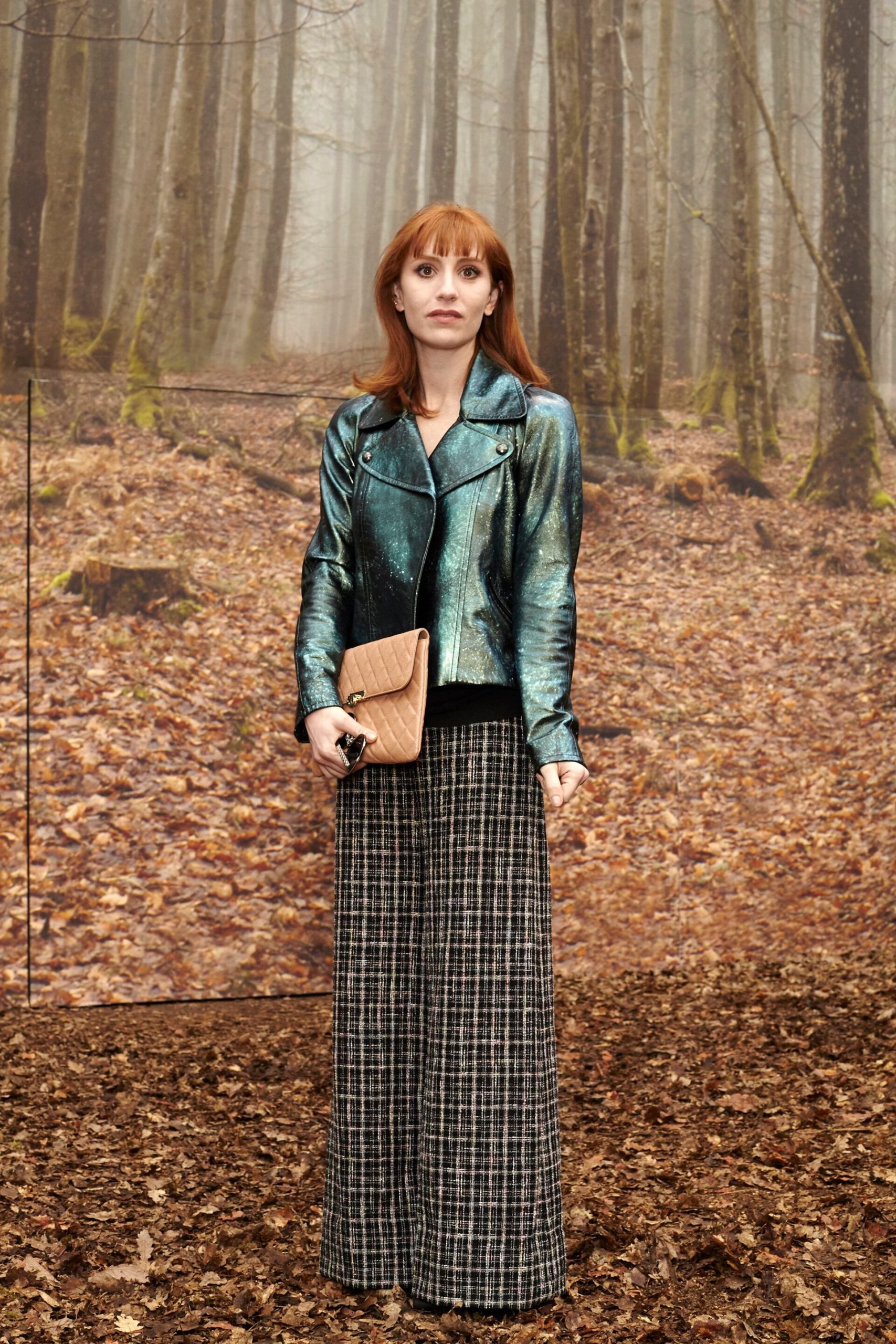 Lolita Chammah, el notable parecido de una de las hijas de Isabelle Huppert, posando para Chanel