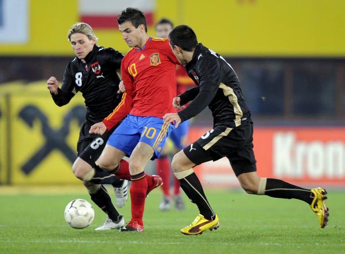 Cesc Fabregas convirtió uno de los goles con los que España vapuleó a Austria por 5-1 en Viena en un amistoso el 2009. - créditos: Agencias