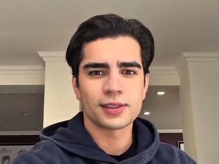 Un joven con sudadera de capucha agradece los mensajes y atenciones recibidas, según el texto superpuesto que aparece en la imagen. (Las Peligrosas de Aaron/ Captura X)
