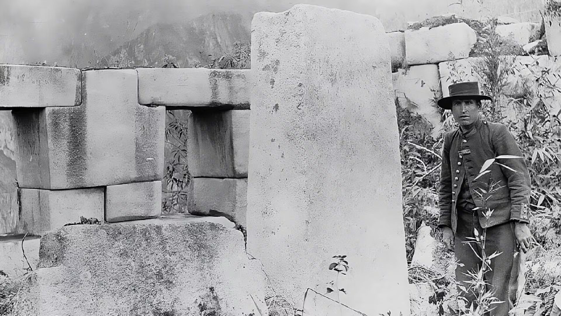 El peruano Agustín Lizárraga descubrió Machu Picchu en 1902 y marcó su paso con su nombre en piedra. Aún hoy, su gesta no ha sido plenamente valorada. (Hiram Bingham III)