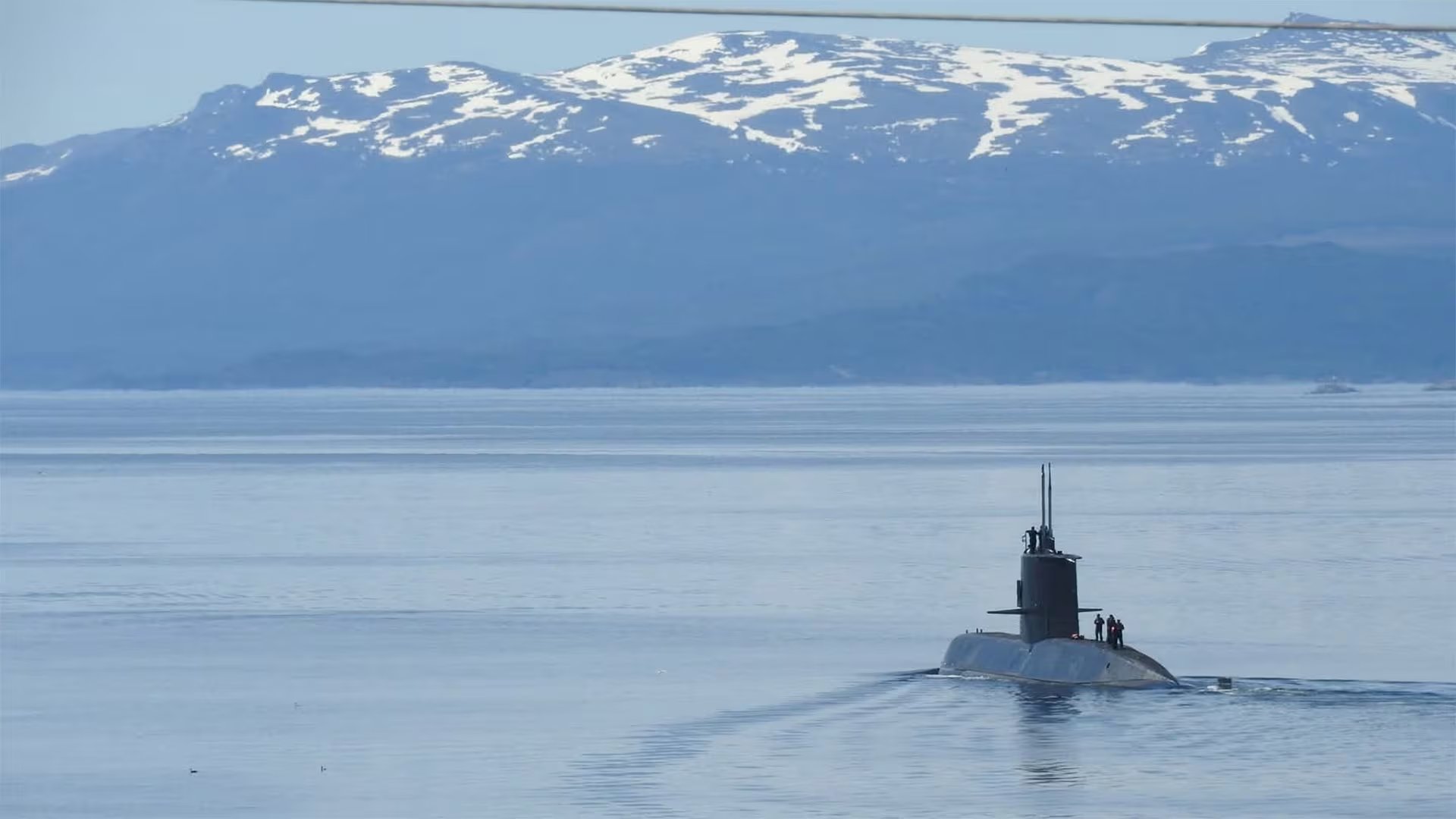 El ARA San Juan durante una navegación protocolar en Ushuaia, a pocos días de la tragedia
