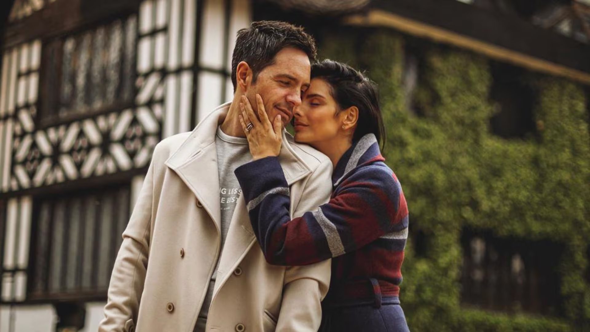 Aislinn Derbez y Mauricio Ochmann revolucionan las redes con su reencuentro en la película Hasta el Fin del Mundo, tras su divorcio en 2020. - (Instagram)