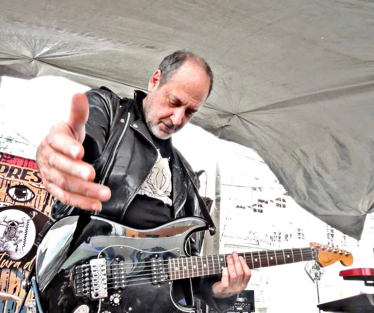El guitarrista salió del coma y su pronóstico de salud es reservado (alejandro_marcovich)