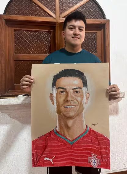 A sus 24 años, Alejandro vive de los retratos que elabora, los cuales son vendidos a clientes extranjeros. (Infobae Centroamérica/Cortesía Alejandro Requena)
