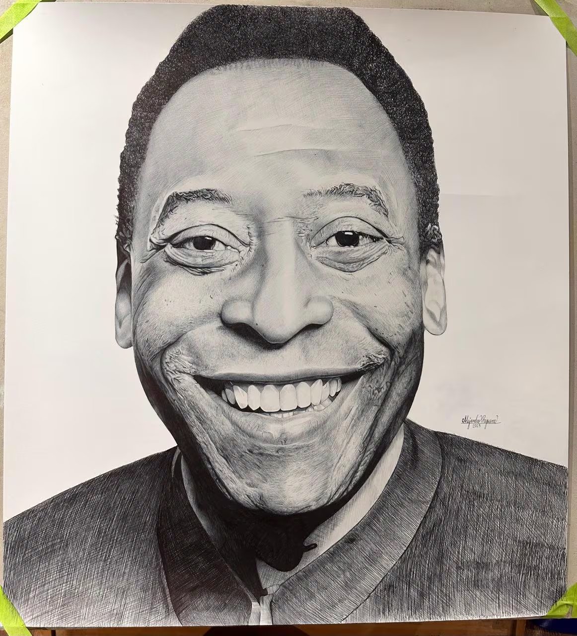 Las obras son ejecutadas utilizando papel especial Strathmore Toned Tan y una combinación de lápices de colores de alta gama. (Infobae Centroamérica/Cortesía Alejandro Requena)