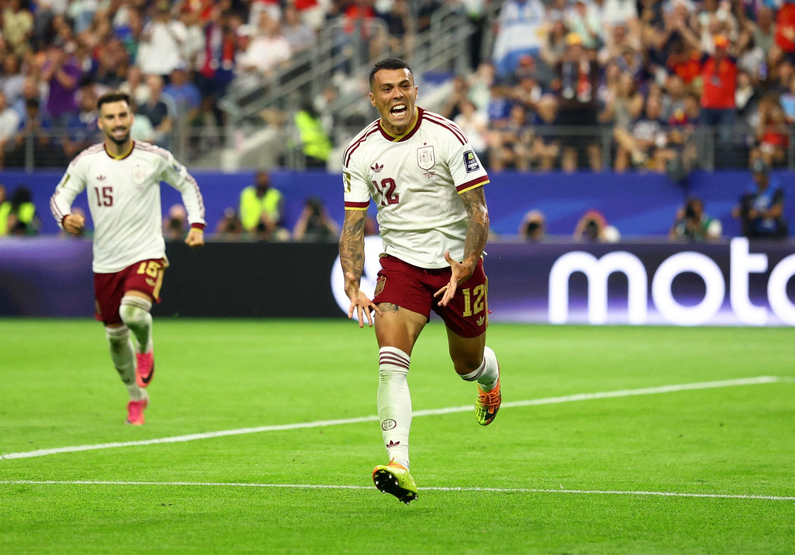 Pedro Porro celebra el segundo gol de España contra Francia en la semifinal del Mundial 2026 (REUTERS/Hannah Mckay)