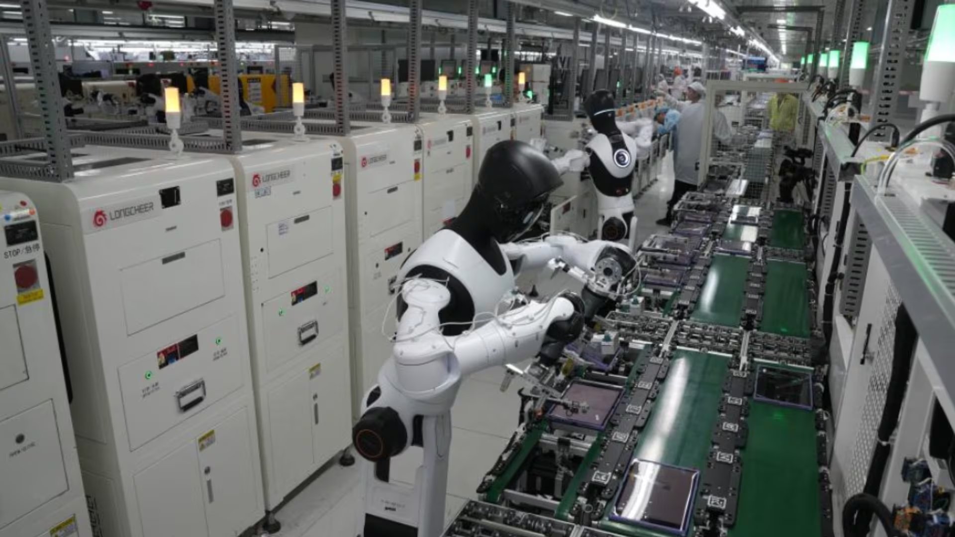 Las empresas prefieren alquilar robots antes de comprarlos. (Xinhua)