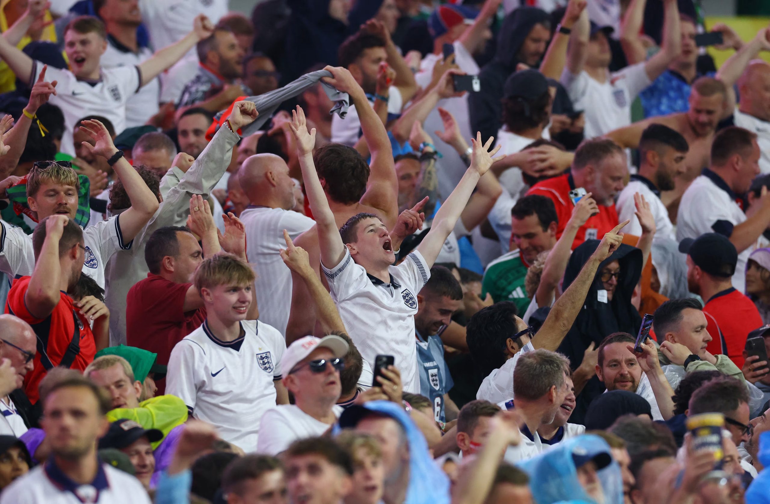 Soccer Football - FIFA World Cup 2026 - Round of 16 - Mexico v England - Estadio Azteca, Mexico City, Mexico - July 5, 2026 England fans celebrate after the match as England qualify for the quarter final stage of the World Cup REUTERS/Daniel Becerril