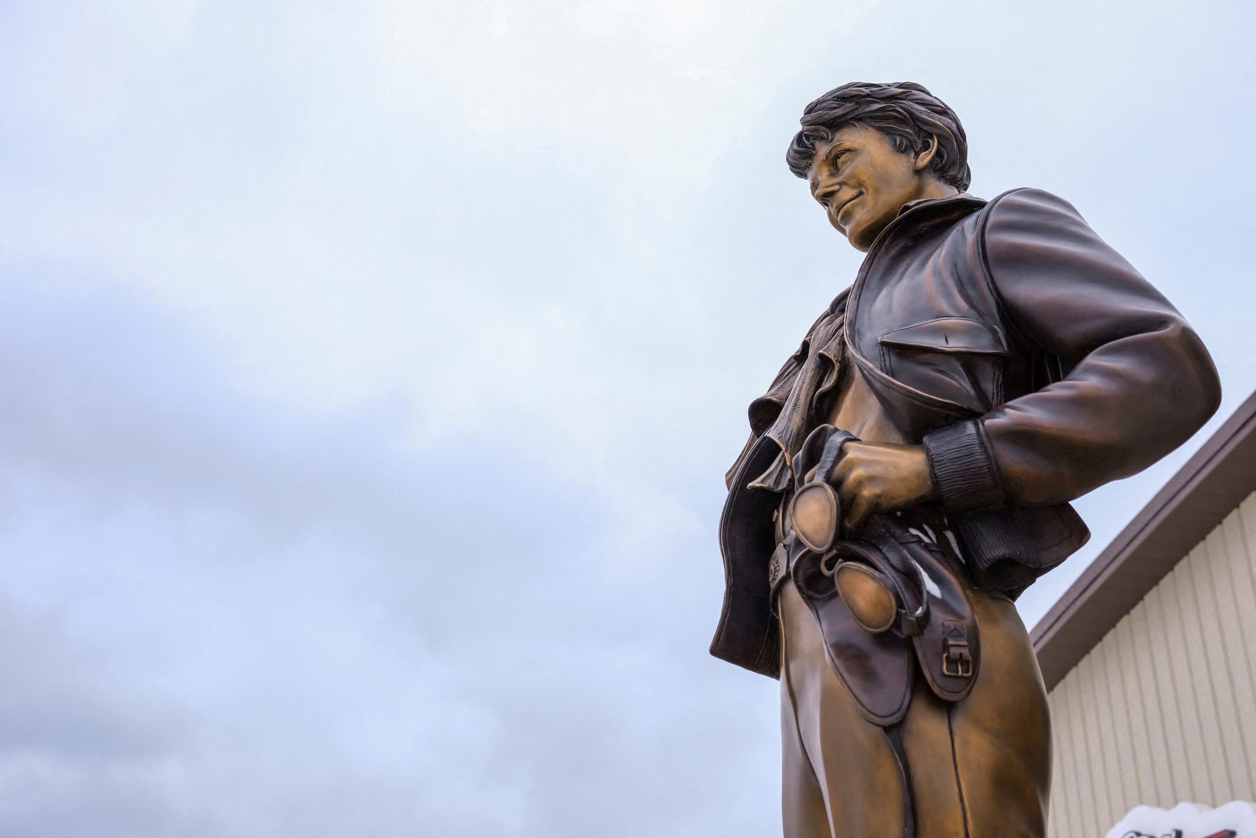 Amelia Earhart fue la primera mujer en cruzar el océano Atlántico en 1928 y repitió la travesía en solitario en 1932 (REUTERS/Arin Yoon/File Photo)