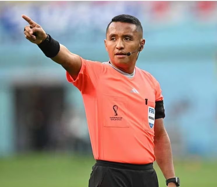 Iván Barton representará a El Salvador en la Copa Mundial de la FIFA 2026 tras dirigir tres partidos en Qatar 2022. (Imagen de cortesía)