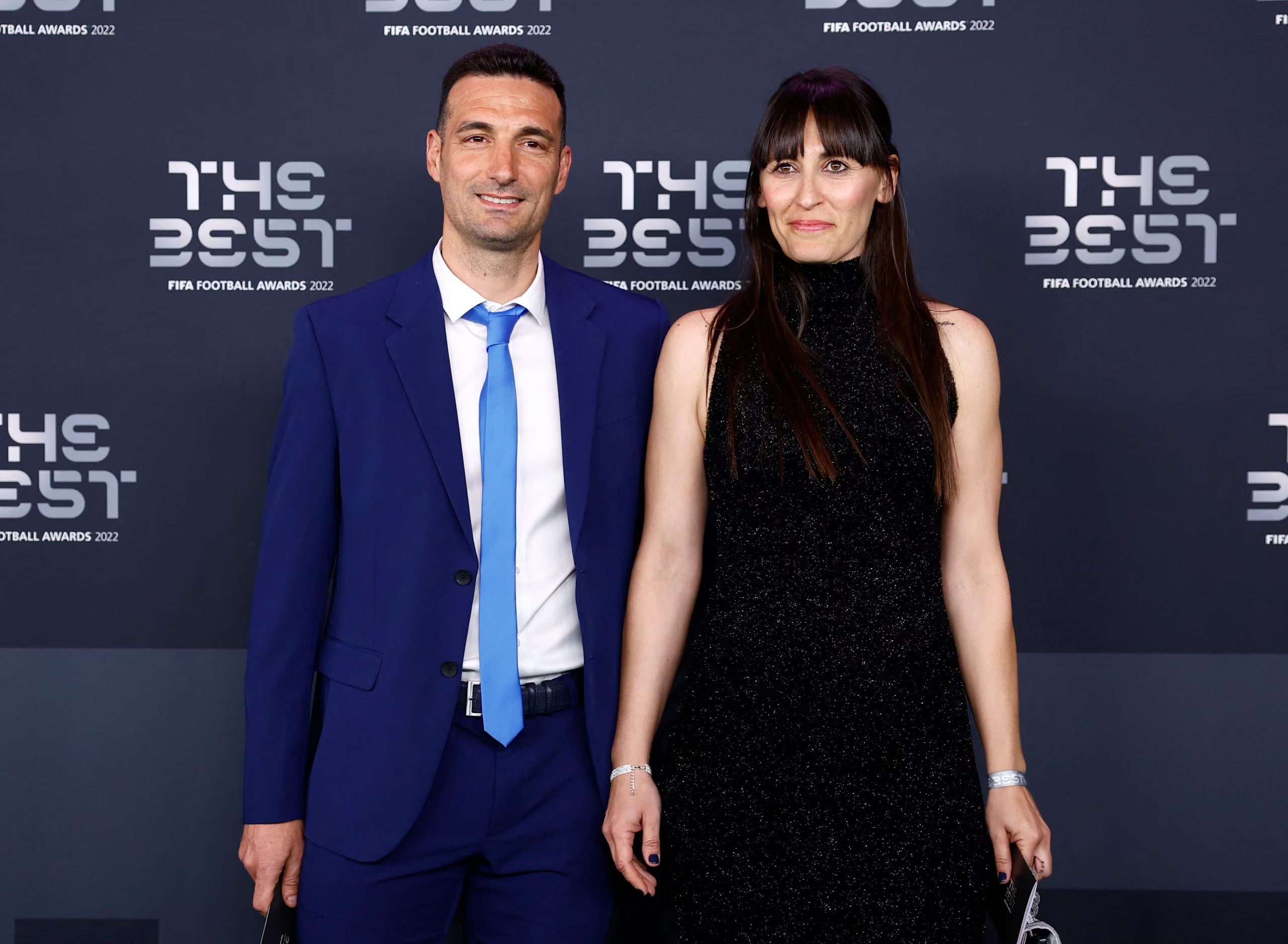 Scaloni y su esposa, Elisa Montero (Foto REUTERS/Sarah Meyssonnier)