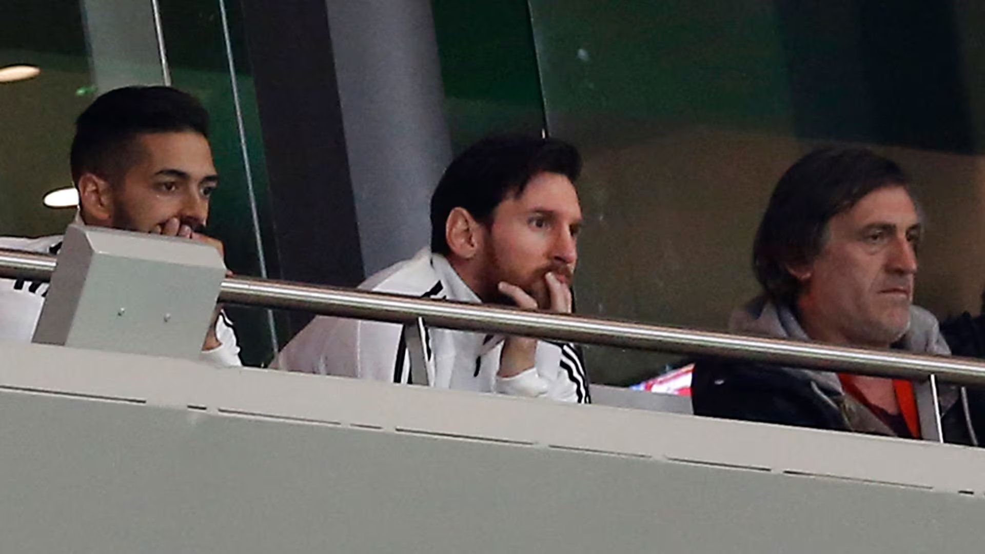Messi en el palco (AP)