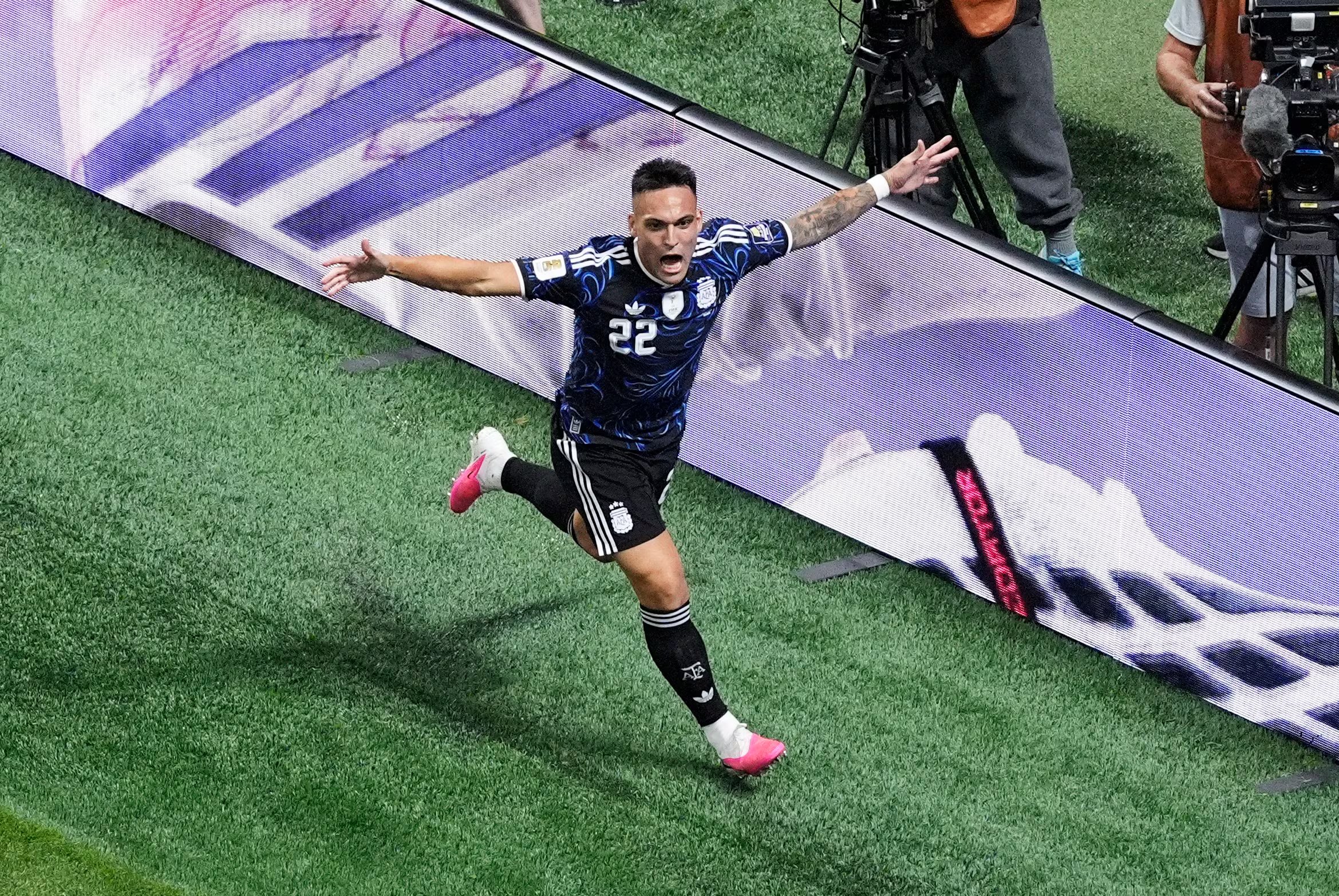 Lautaro Martinez celebra su gol (IMAGN IMAGES via Reuters/Dale Zanine)