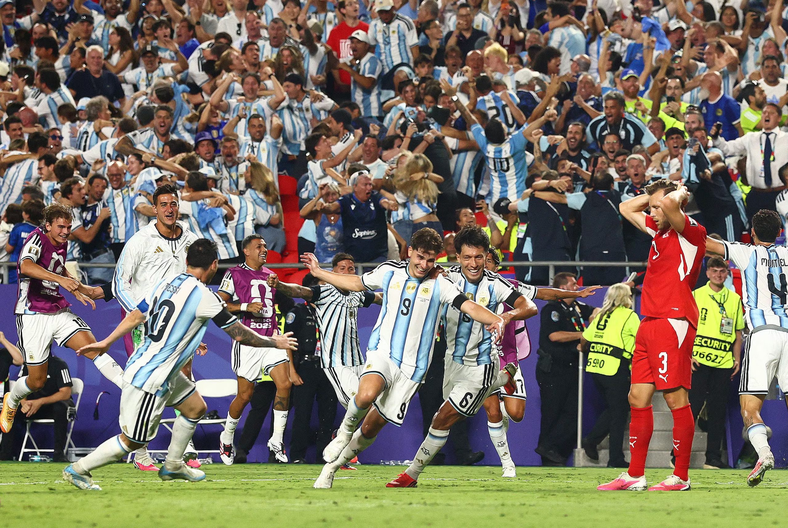 El momento de euforia tras el golazo de Julián Álvarez ante Suiza-crédito Amanda Perobelli/REUTERS
