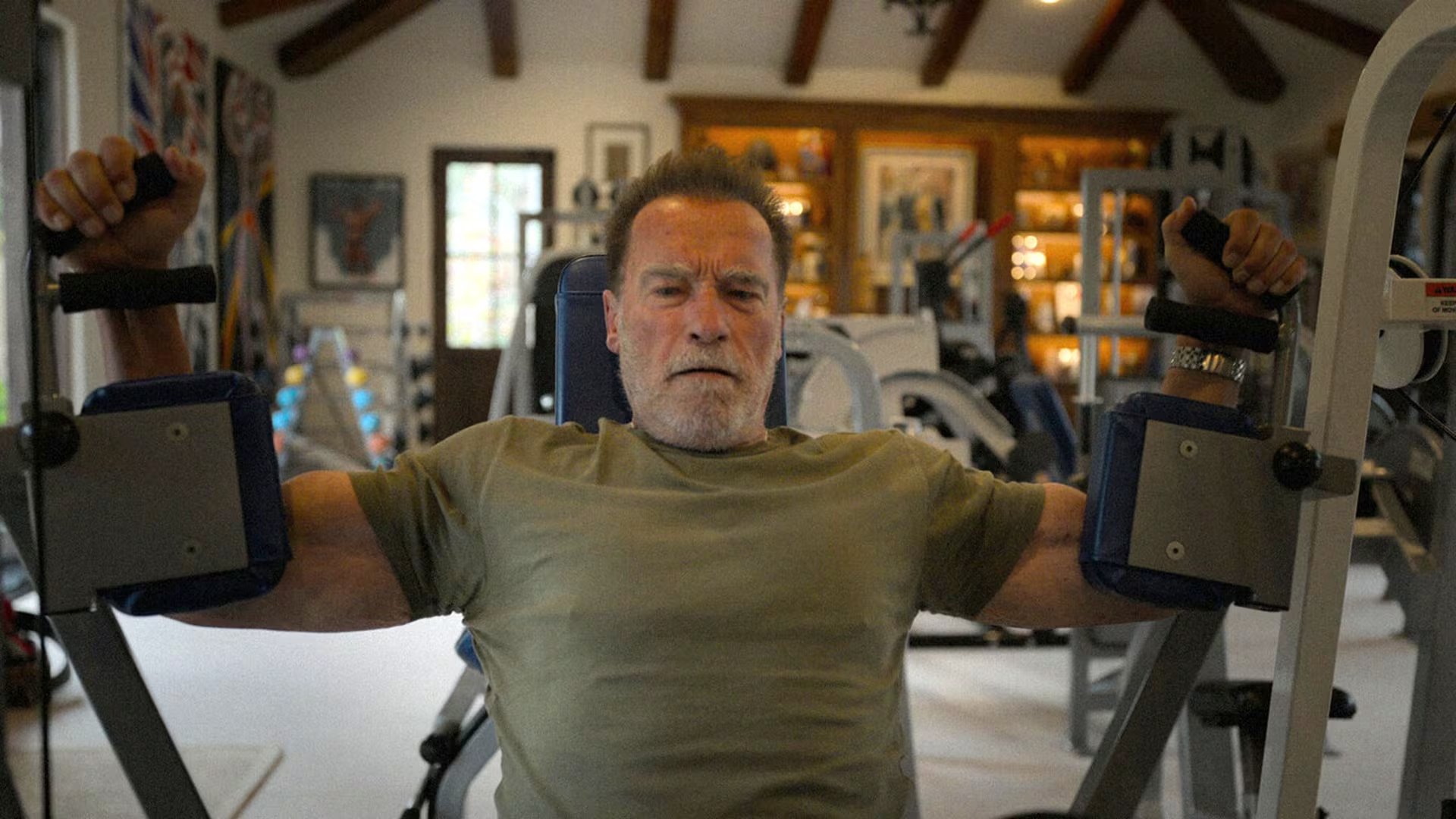 El exgobernador de California adaptó sus entrenamientos con el paso de los años, pero nunca dejó de hacer ejercicio de forma regular.