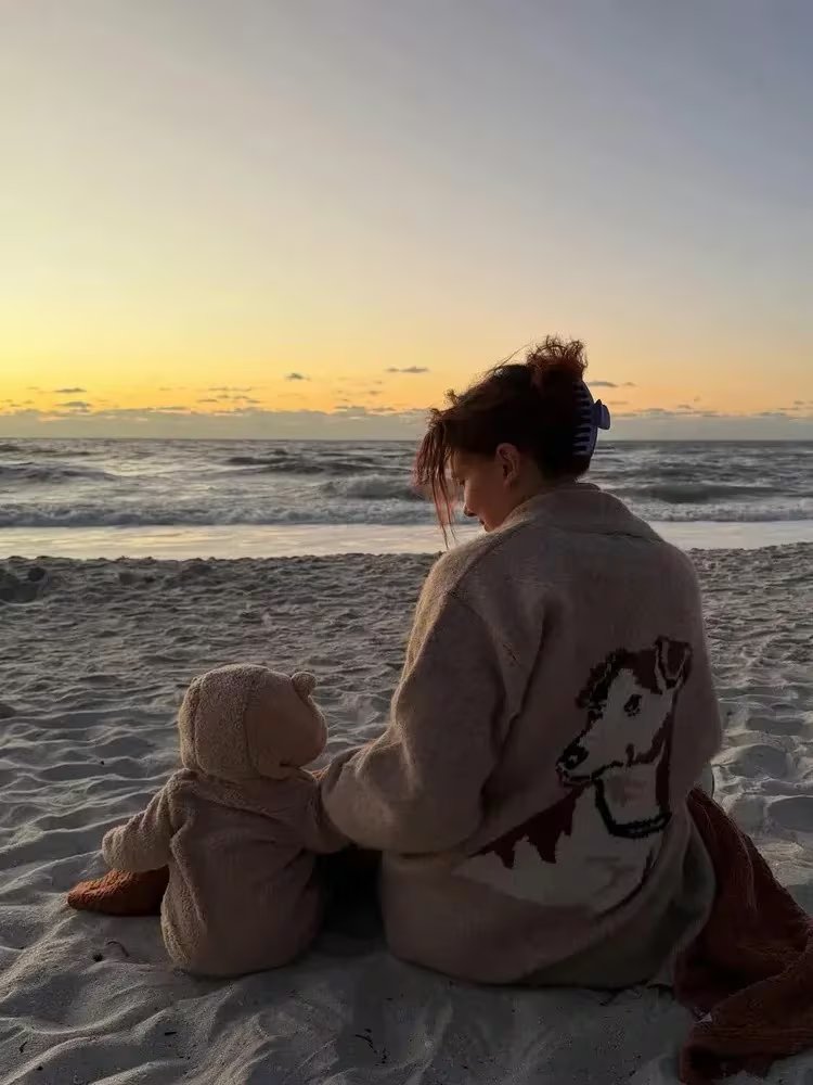 Las manualidades, las marionetas y los juegos de imaginación se convirtieron en parte de la rutina de Millie Bobby Brown con su hija. (Instagram: milliebobbybrown)