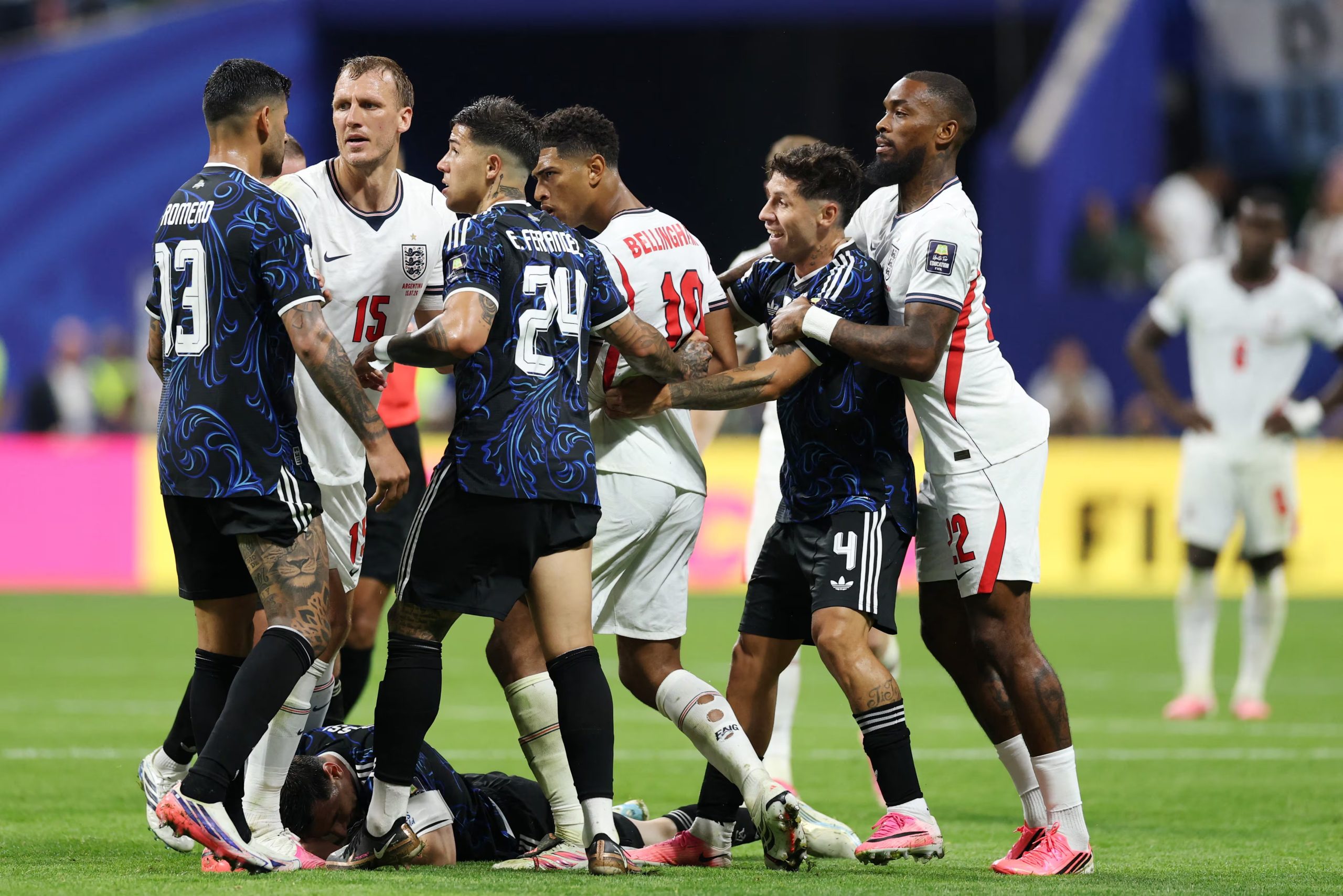 Montiel entró en el complemento ante Inglaterra y completó un buen partido (Foto: Reuters/Paul Childs)