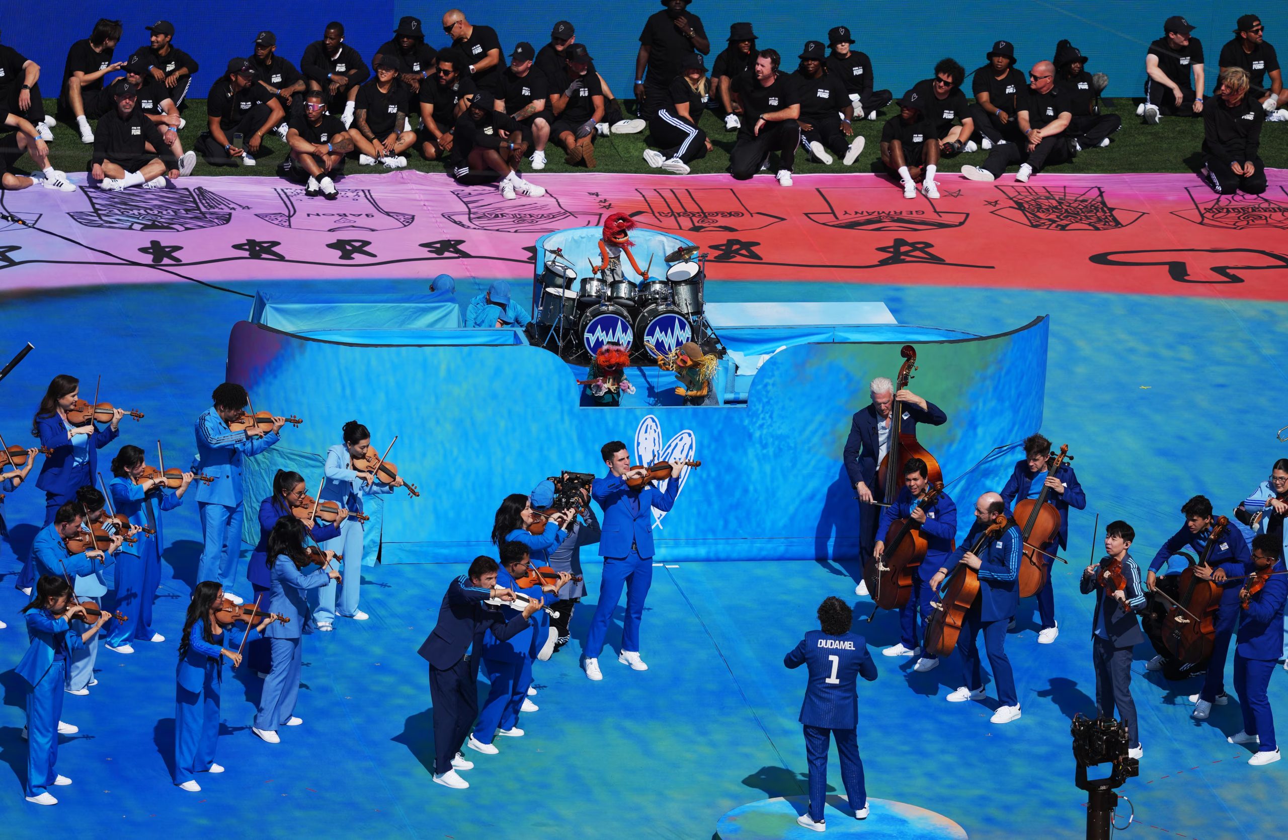 Gustavo Dudamel durante su participación en el show de medio tiempo (IMAGN IMAGES via Reuters/James Lang)