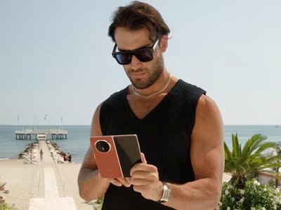 Antes de su lanzamiento en México, HONOR Magic V3 deslumbró en el Festival de Cine de Venecia con Sam Asghari. (Cortesía HONOR)
