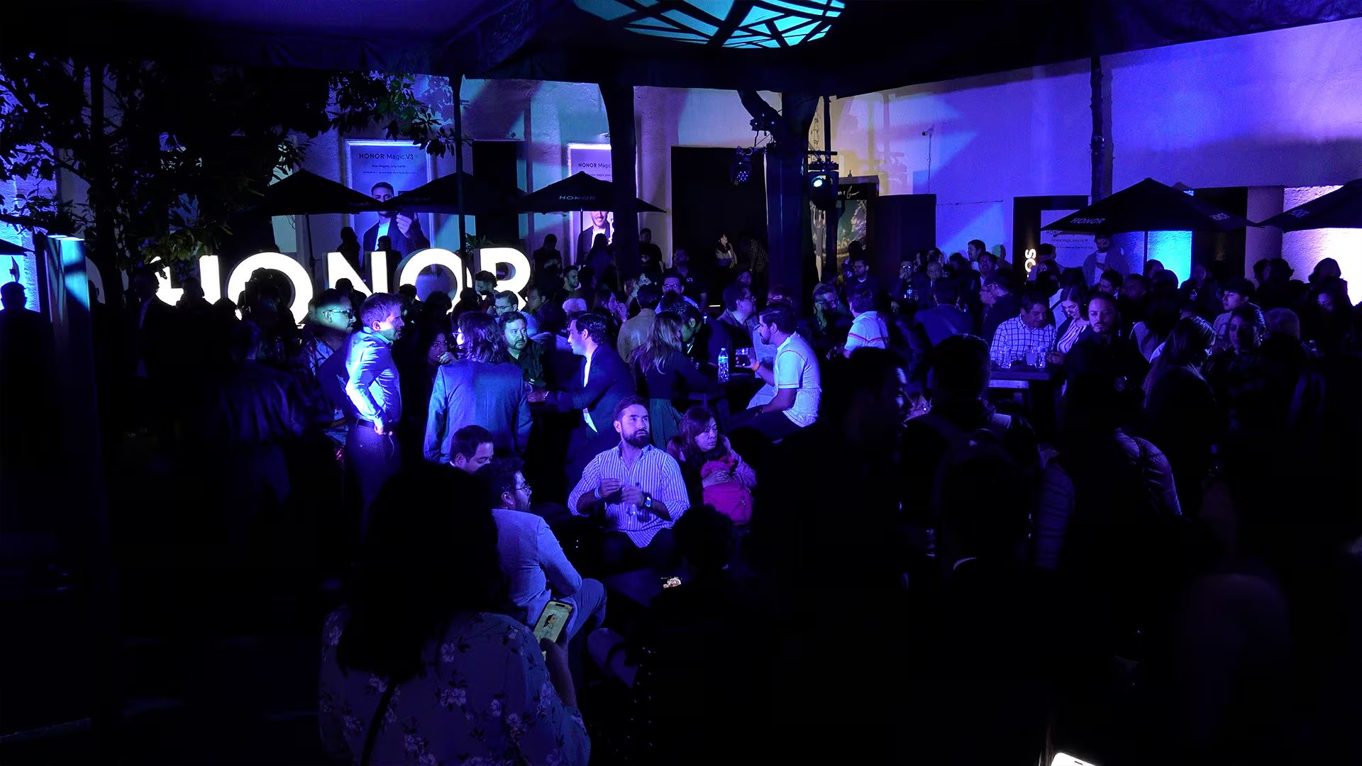 Medios, influencers, desarrolladores, analistas y amantes de la innovación tuvieron la oportunidad de descubrir cómo las nuevas soluciones basadas en inteligencia artificial los nuevos dispositivos de HONOR Magic Series. Crédito: Diego Alva/Infobae México