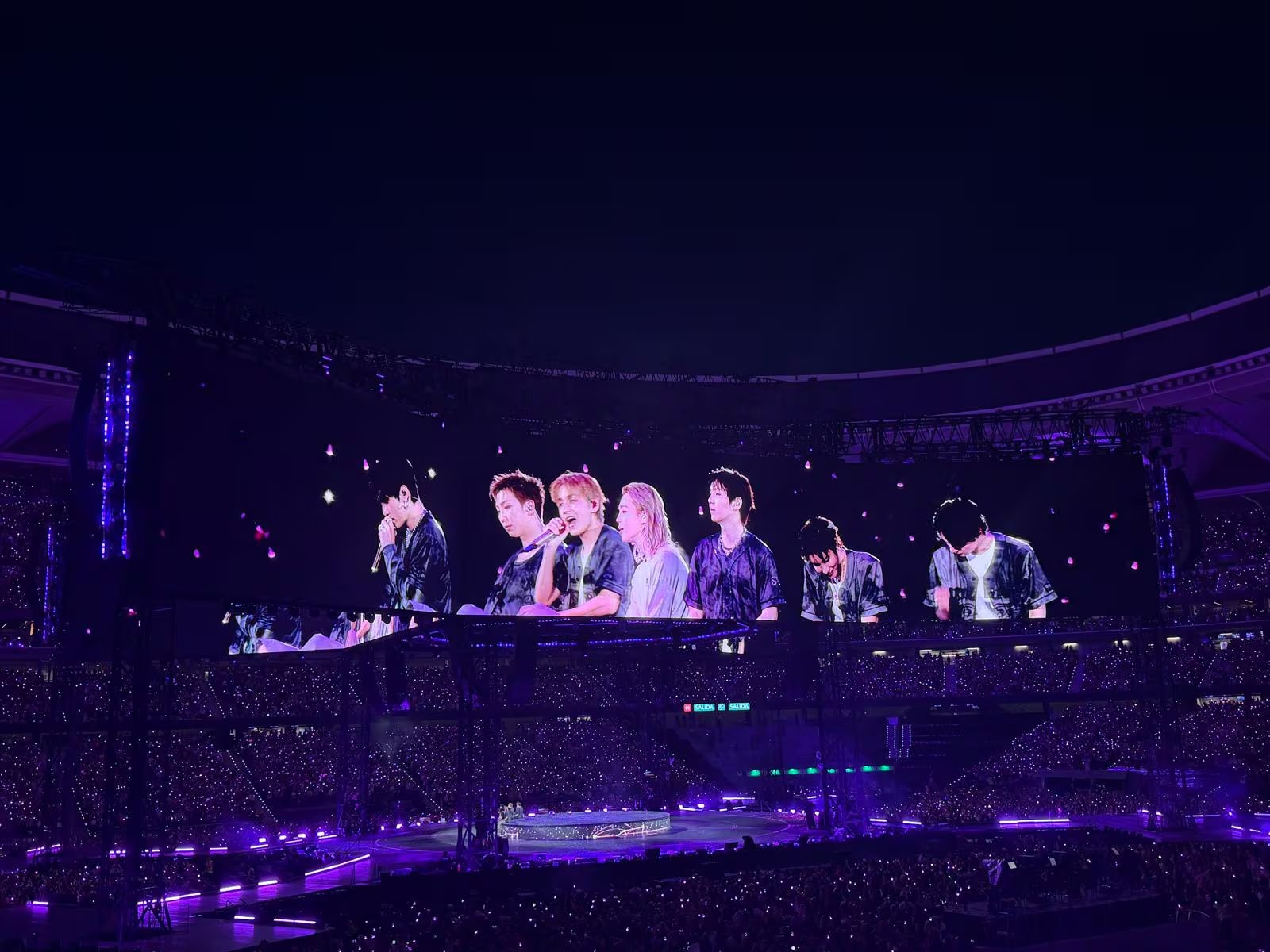 El estreno de “NORMAL” primero en Spotify y después en YouTube responde a un acuerdo entre HYBE y la plataforma sueca - (Infobae España)