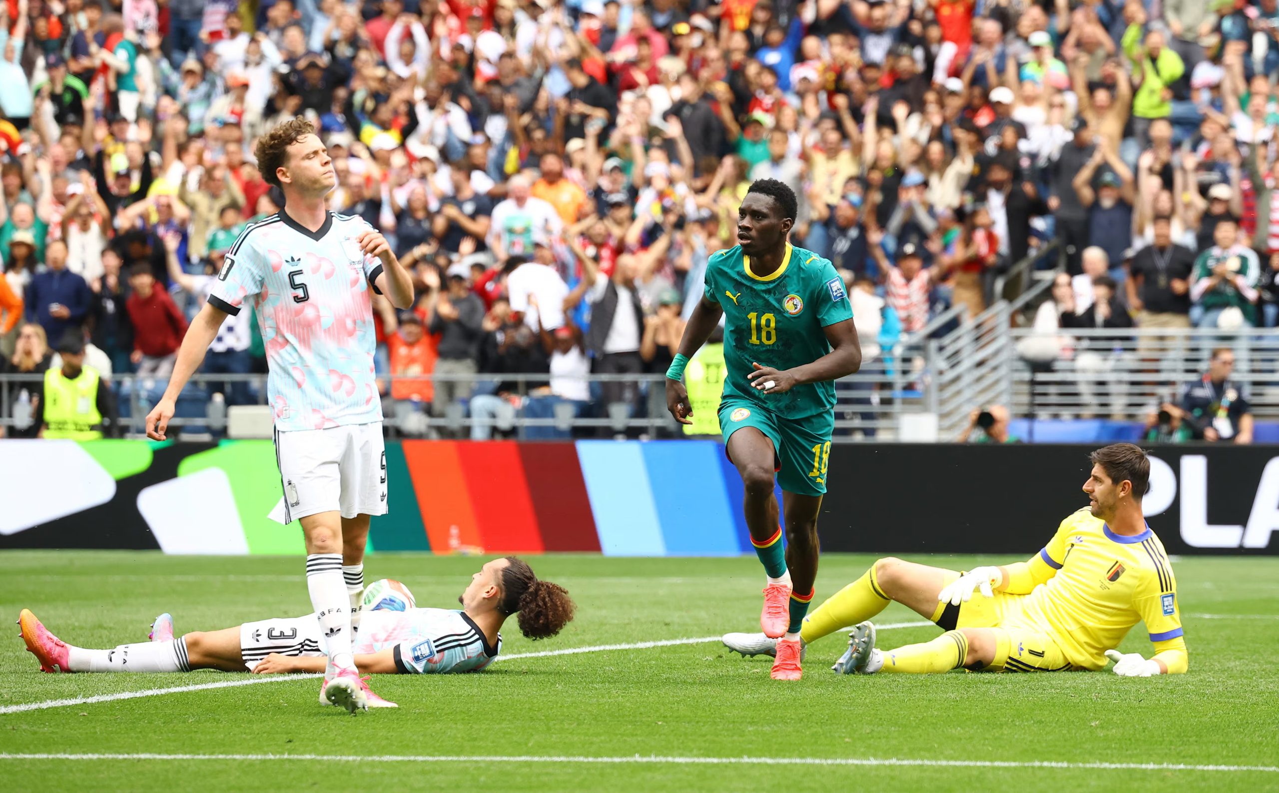 Ismaila Sarr celebra el segundo gol del partido (REUTERS/Albert Gea)