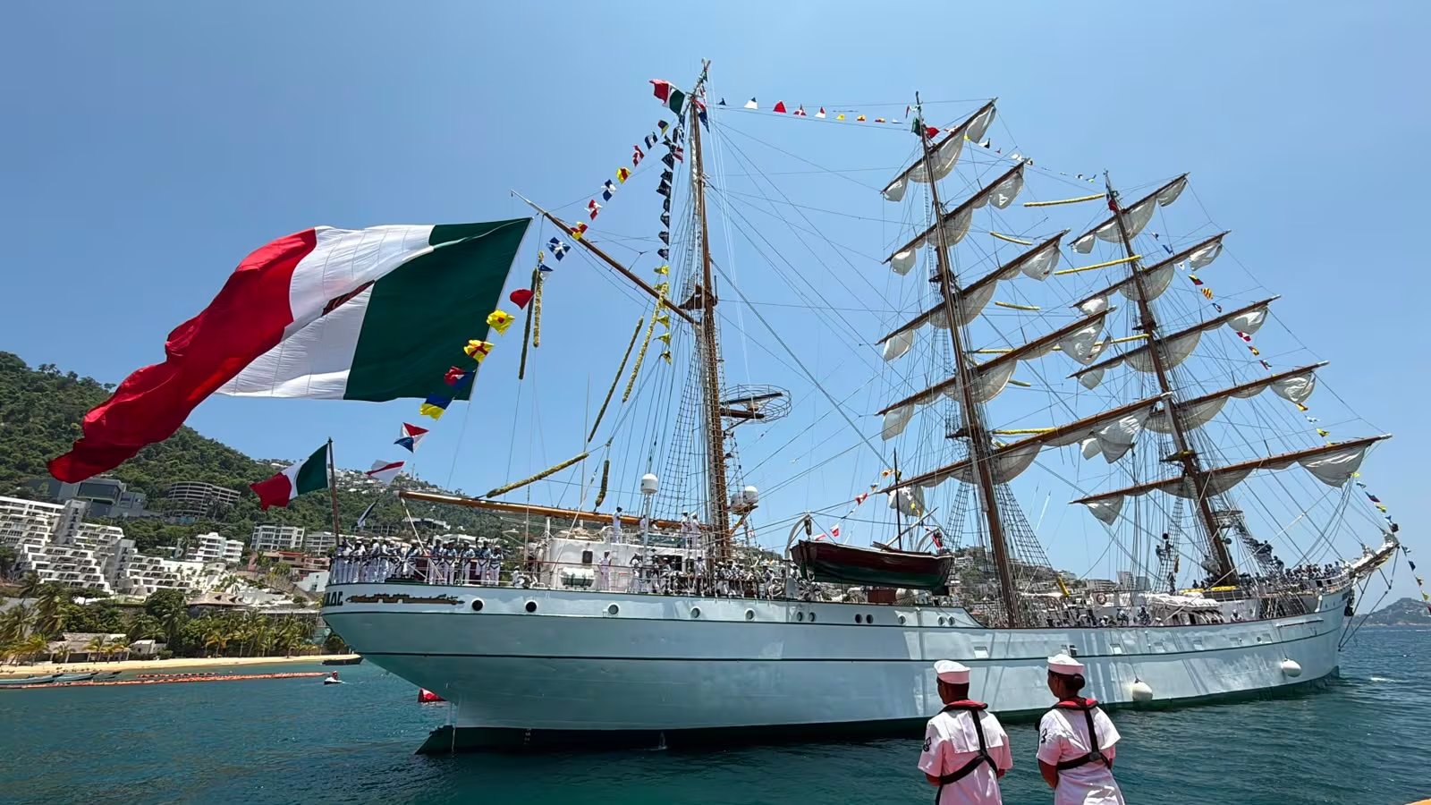 El Buque Escuela Velero Cuauhtémoc (BE-01) partió este miércoles de Acapulco, Guerrero, a bordo para el Crucero de Instrucción 
