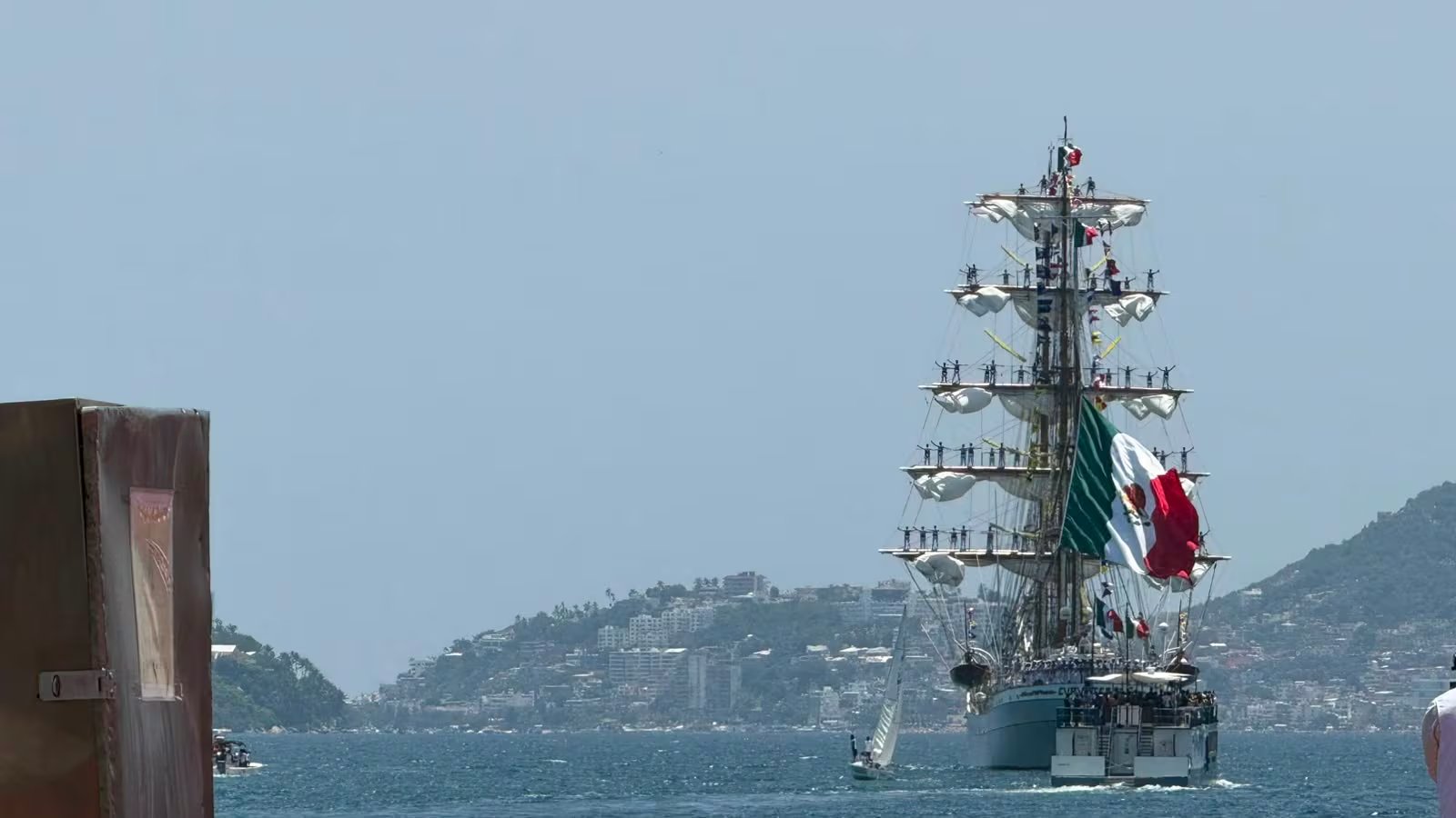 El Buque Escuela Velero Cuauhtémoc (BE-01) partió este miércoles de Acapulco, Guerrero, a bordo para el Crucero de Instrucción 