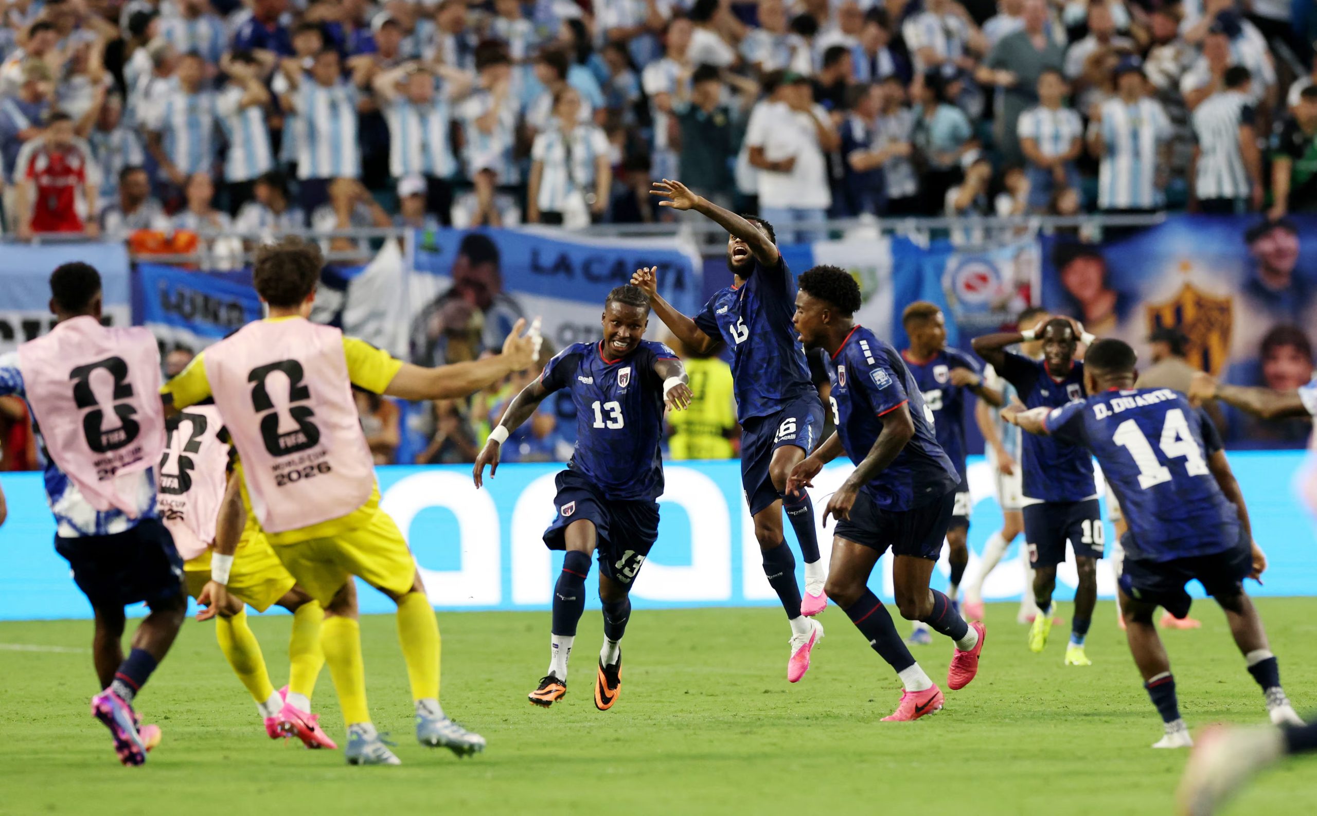 Cabo Verde celebra el golazo de Sidny Lopes Cabral (REUTERS/Amanda Perobelli)