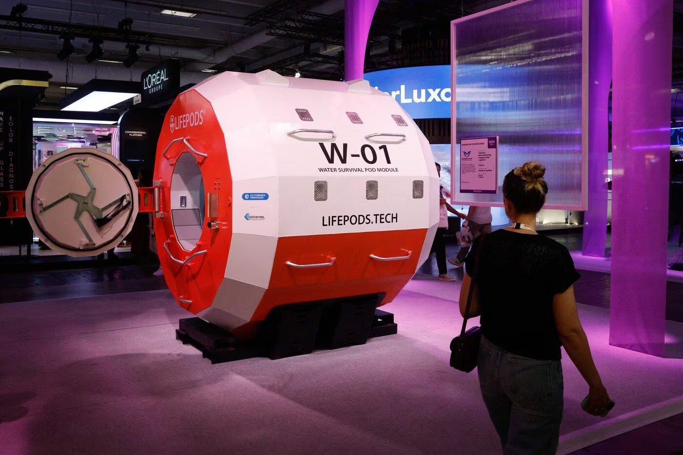 La novedad de Lifepods no es solo resistir desastres, sino poder apilarse y desplegarse en zonas remotas (AFP)