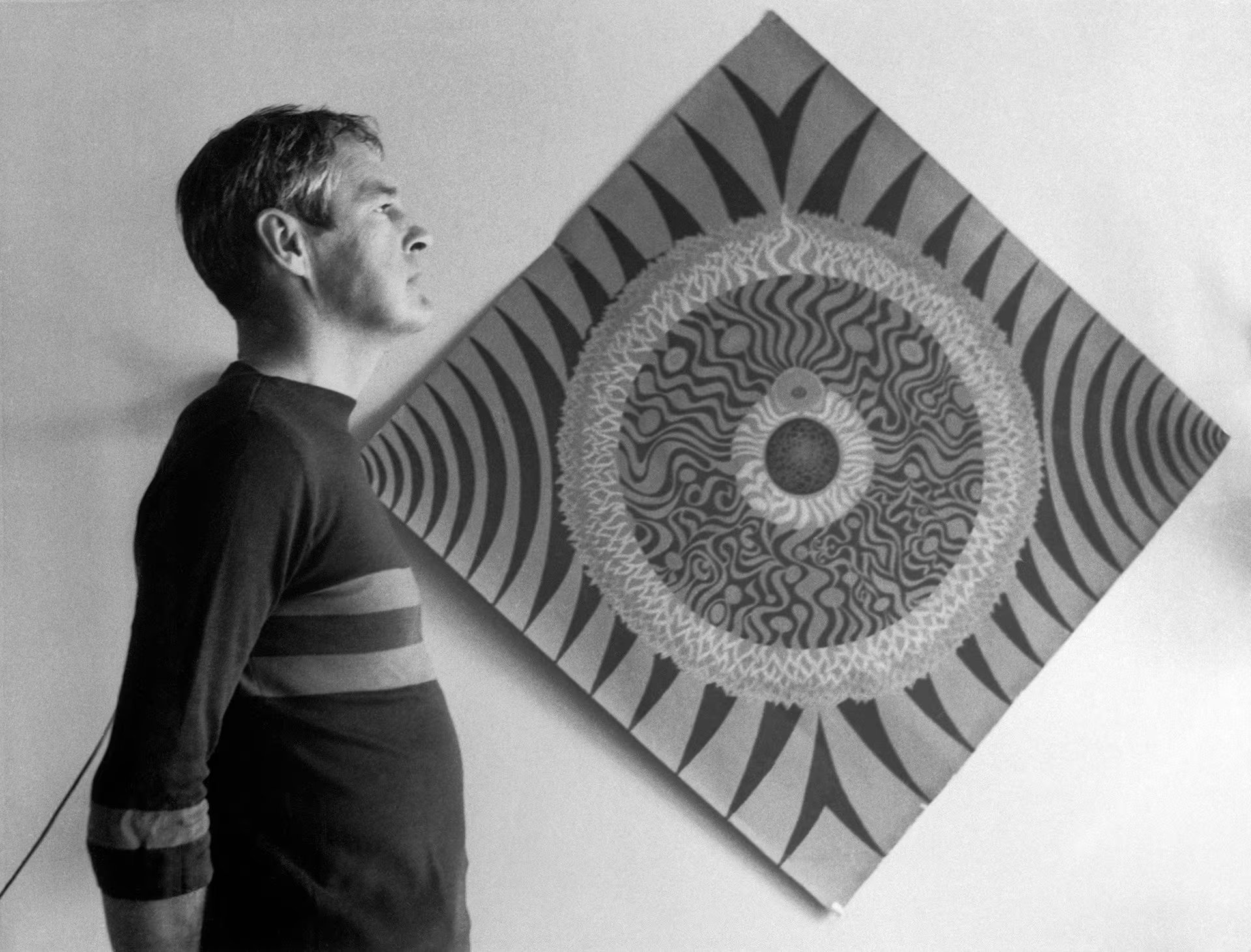 A diferencia de su contemporáneo Timothy Leary, cuya fama se debió a que lo despidieron de Harvard, Castaneda dependía del prestigio universitario