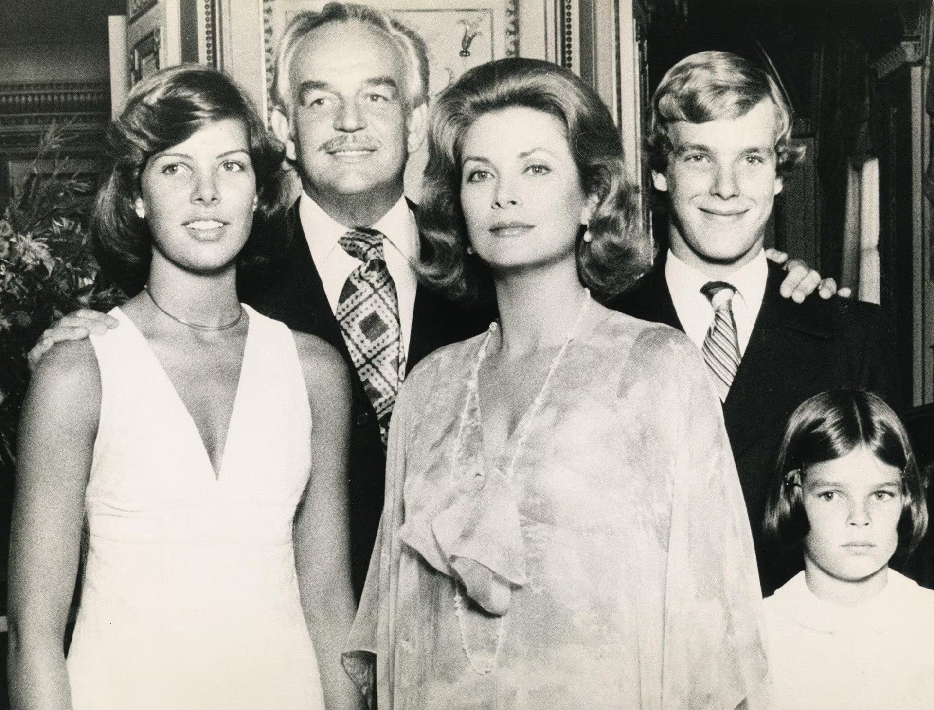 La familia Grimaldi completa: Carolina, Rainiero, Grace, Alberto y Estefanía de Mónaco (The Grosby Group)