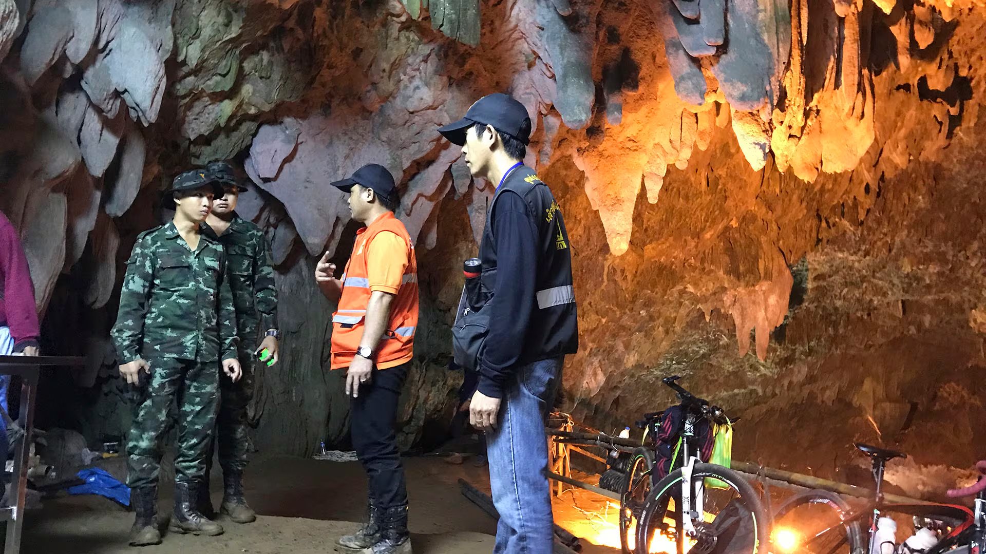 El rescate en Tham Luang comenzó el 8 de julio de 2018 con buzos extranjeros y Navy SEALs tailandeses que sacaron a los 12 chicos y al entrenador en tres jornadas (AP Photo/Tassanee Vejpongsa)