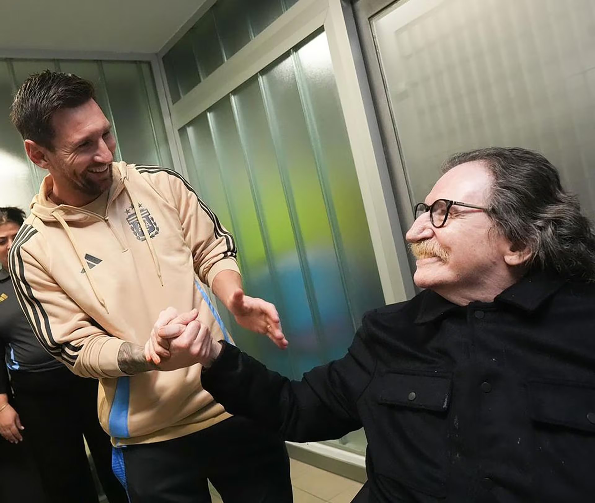 En septiembre pasado, el reconocido músico tuvo un momento especial con Lionel Scaloni (Instagram)