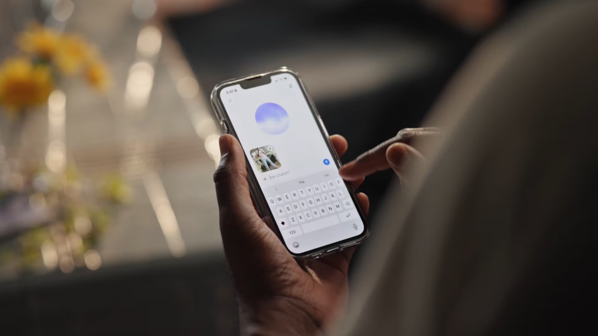 La actualización promete conversaciones más largas y visuales, incluso durante actividades cotidianas. (Captura/OpenAI)