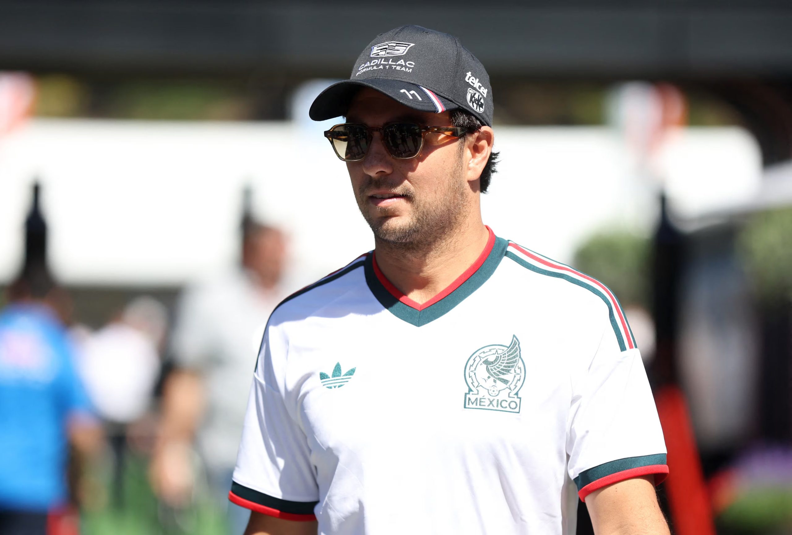Checo luce la camiseta blanca del Tricolor. REUTERS/Bruna Casas