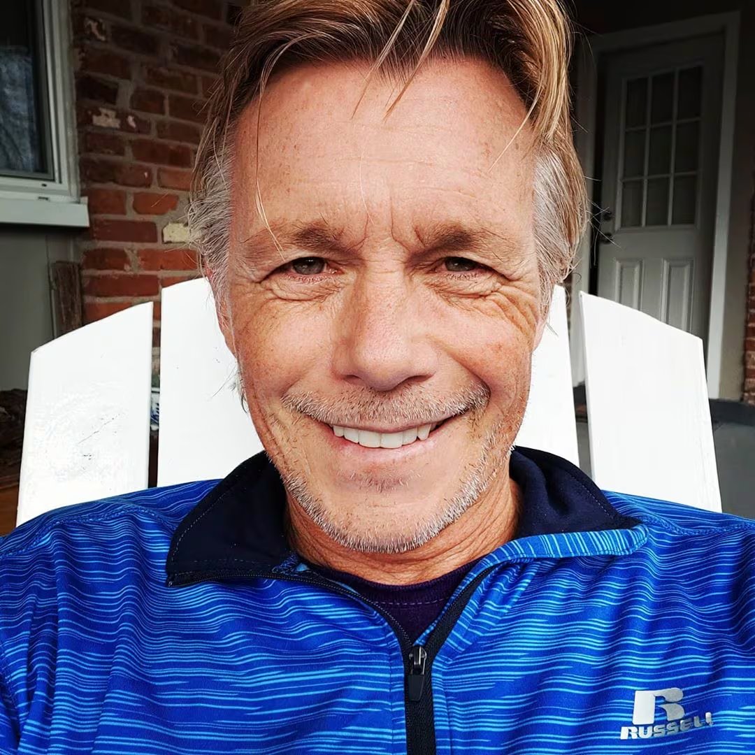 Christopher Atkins comentó que los excesos con el alcohol lo llevaron a perder un papel en 'Footloose'.