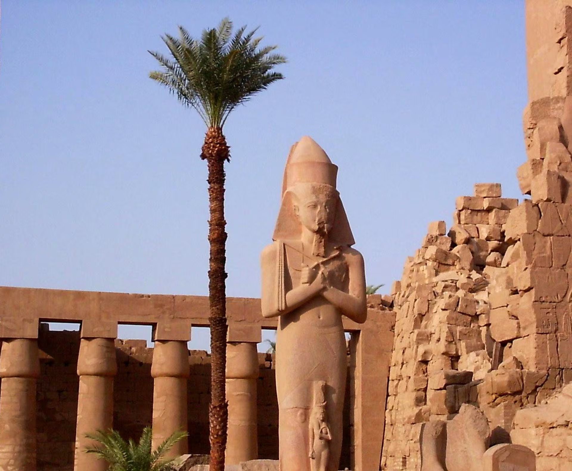 La investigadora Zeinab Hashesh quiere ir más allá de los huesos: reconstruir las vidas completas de la familia real de Dahshur y exhibirlas junto a sus joyas y armas/Archivo Infobae