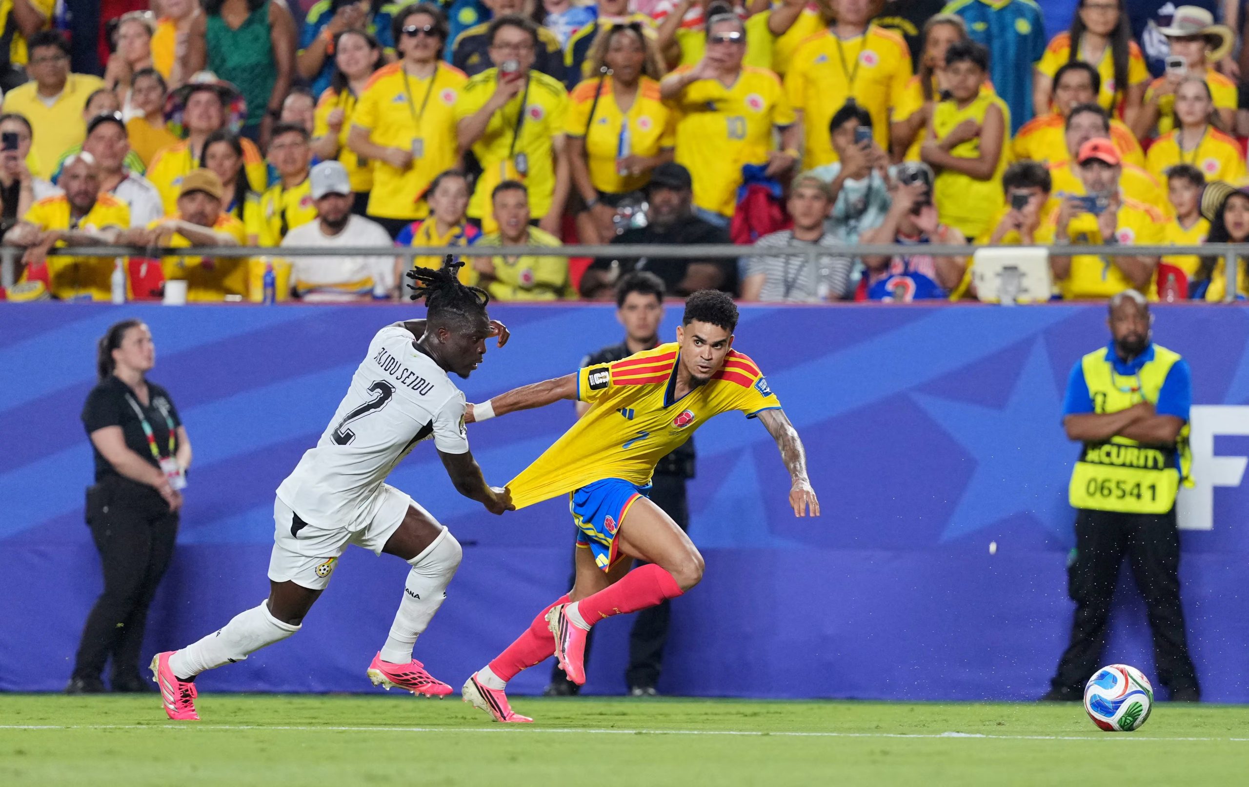 Soccer Football - FIFA World Cup 2026 - Round of 32 - Colombia v Ghana - Kansas City Stadium, Kansas City, Missouri, U.S. - July 3, 2026 Colombia's Luis Diaz in action with Ghana's Alidu Seidu IMAGN IMAGES via Reuters/Jay Biggerstaff