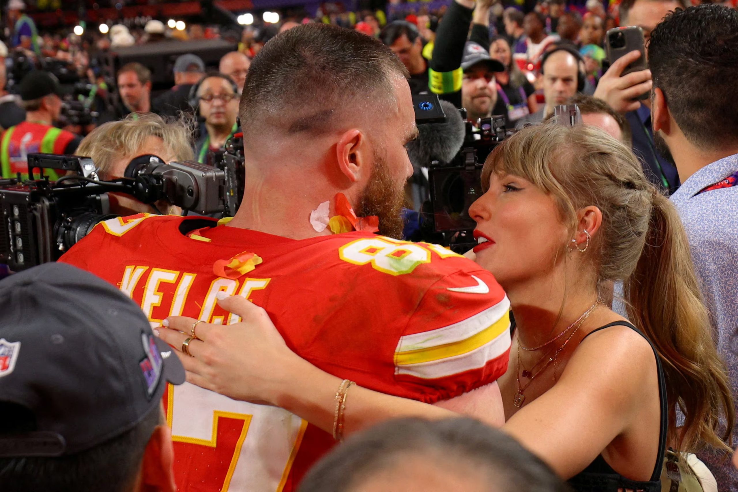 Taylor Swift quedó integrada a la familia Kelce y las hijas de Jason Kelce la llaman “Tía Tay” - REUTERS/Brian Snyder/Archivo