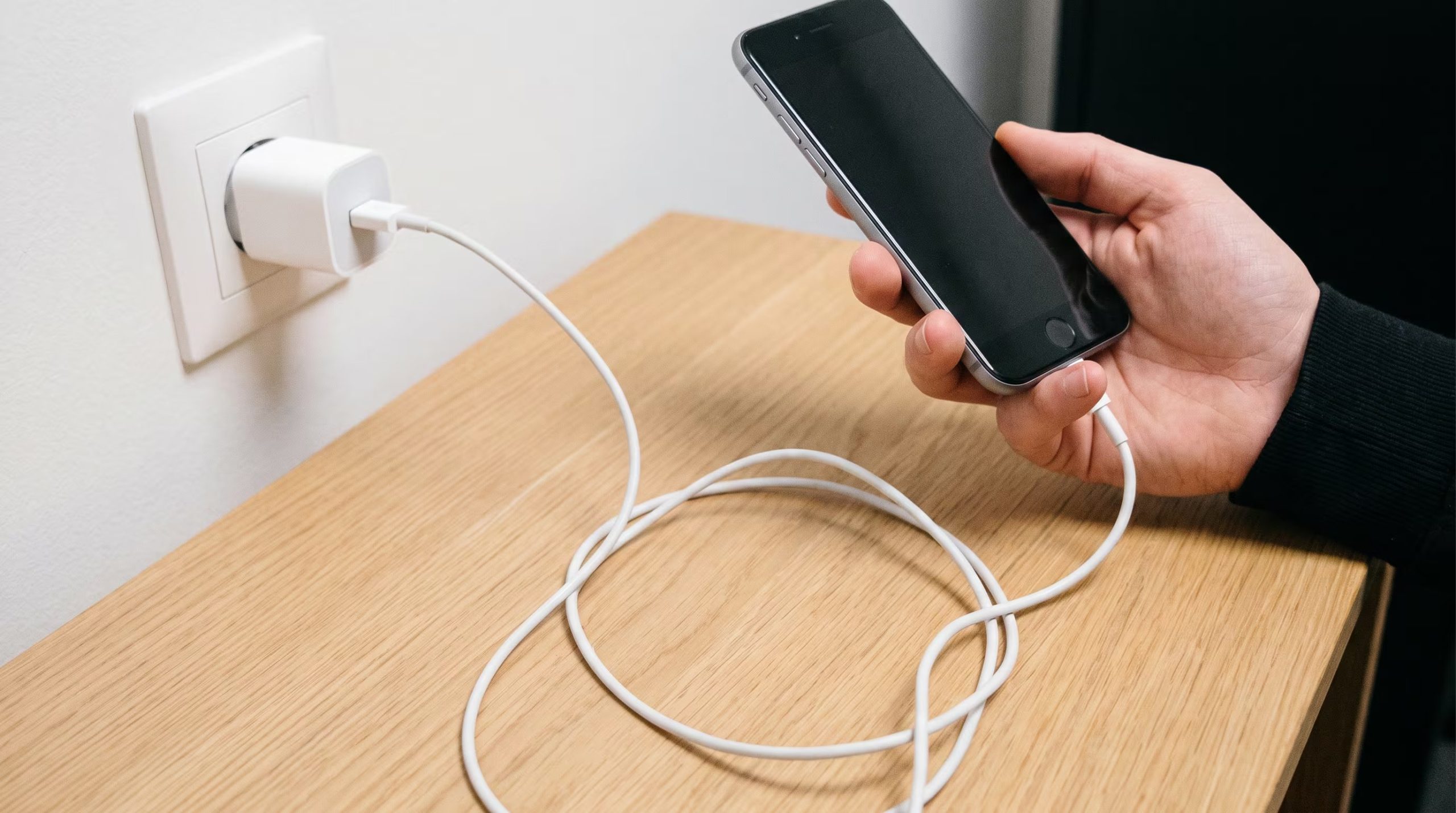 Apple cuenta con varios consejos para cargar un iPhone de manera correcta. (Imagen Ilustrativa Infobae)