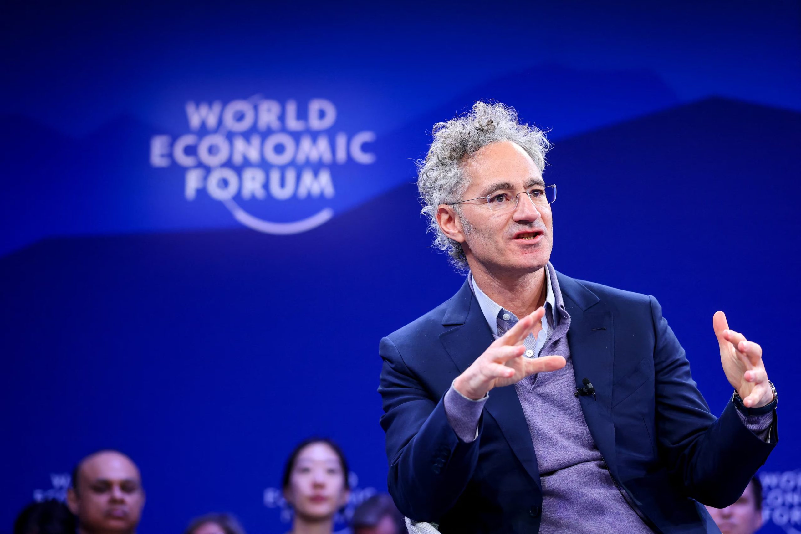 Alex Karp, de Palantir, minimizó las críticas al afirmar ante sus inversores que la expansión de los centros de datos es una revolución que puede provocar reacciones extremas (REUTERS/Denis Balibouse)