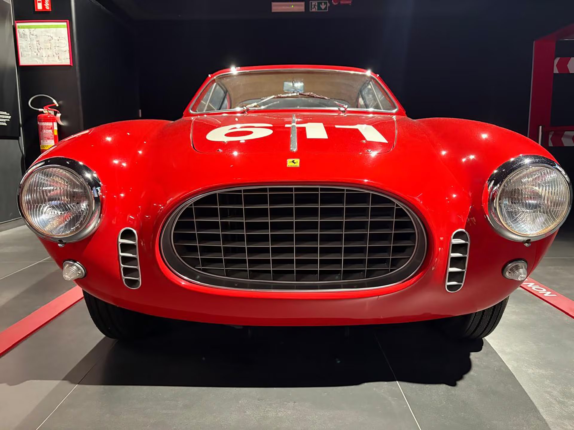 Ferrari 166 MM Berlineta expuesta en el Museo Ferrari de Maranello. Motor de 12 cilindros diseñado por Giacchino Colombo. 1995 cc. Potencia 140 CV a 6600 rpm
