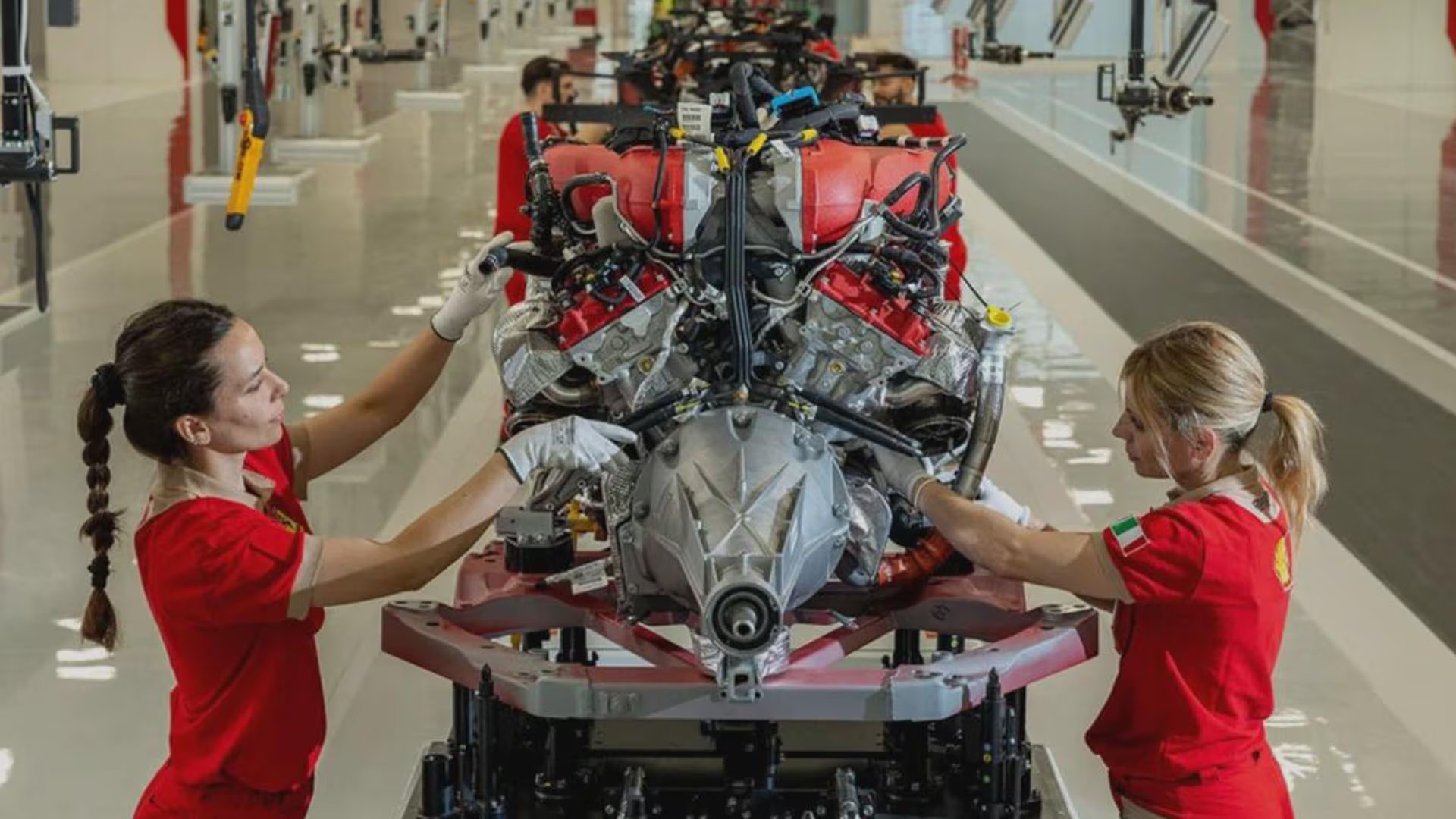 En la fábrica de Ferrari trabajan unas 5000 personas, de las cuales 30% son mujeres