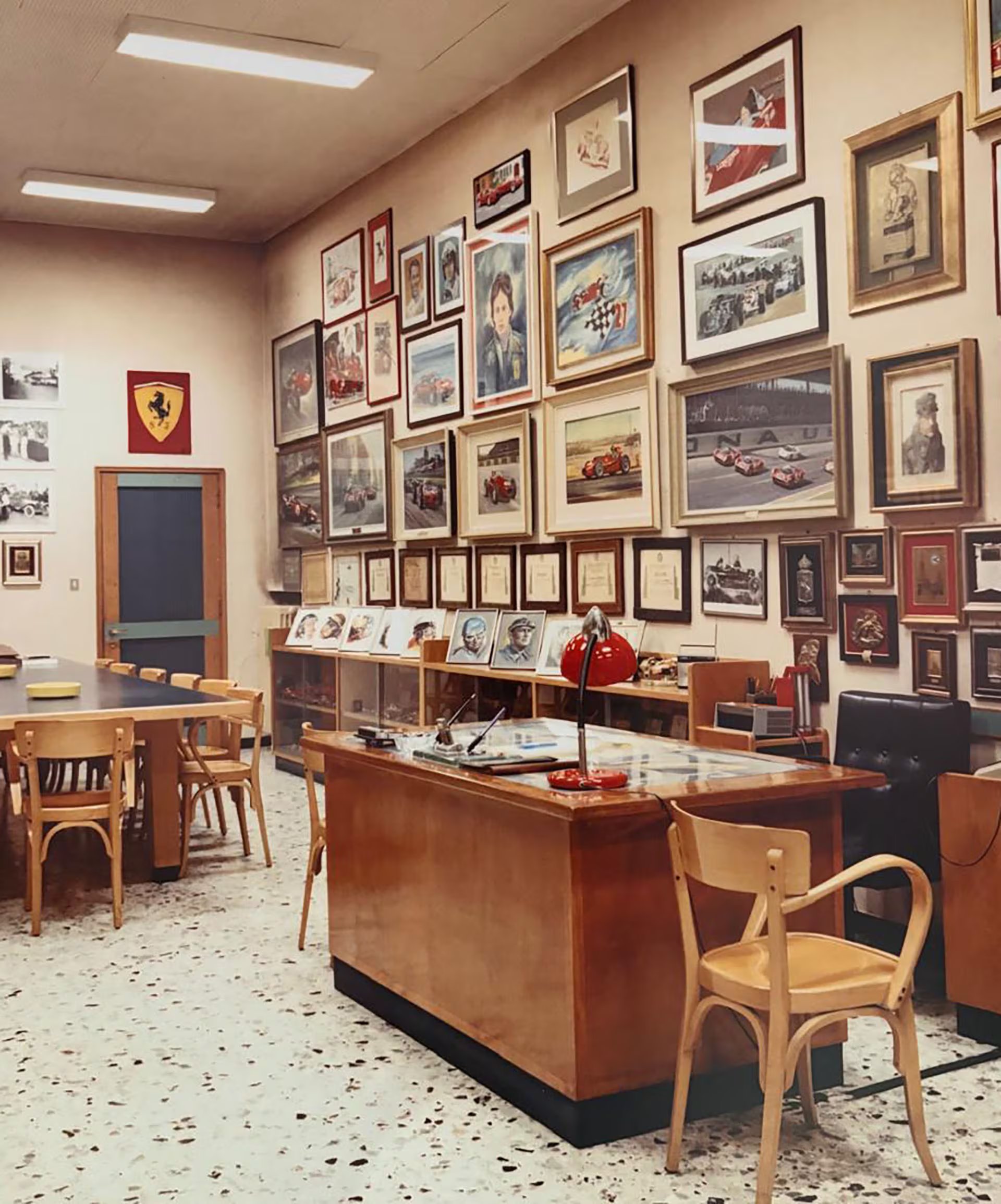 Escritorio de Enzo Ferrari expuesto en el Museo Ferrari de Maranello.