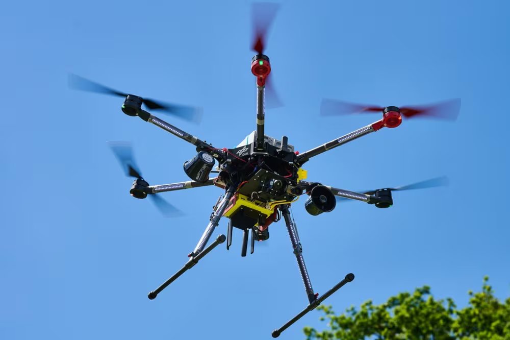 El equipo de Humanitarian OpenStreetMap analizó imágenes satelitales para identificar edificaciones afectadas y, con el apoyo de más de 600 voluntarios mediante la aplicación MapSwipe. (Crédito: Centro Aeroespacial Alemán (DLR))
