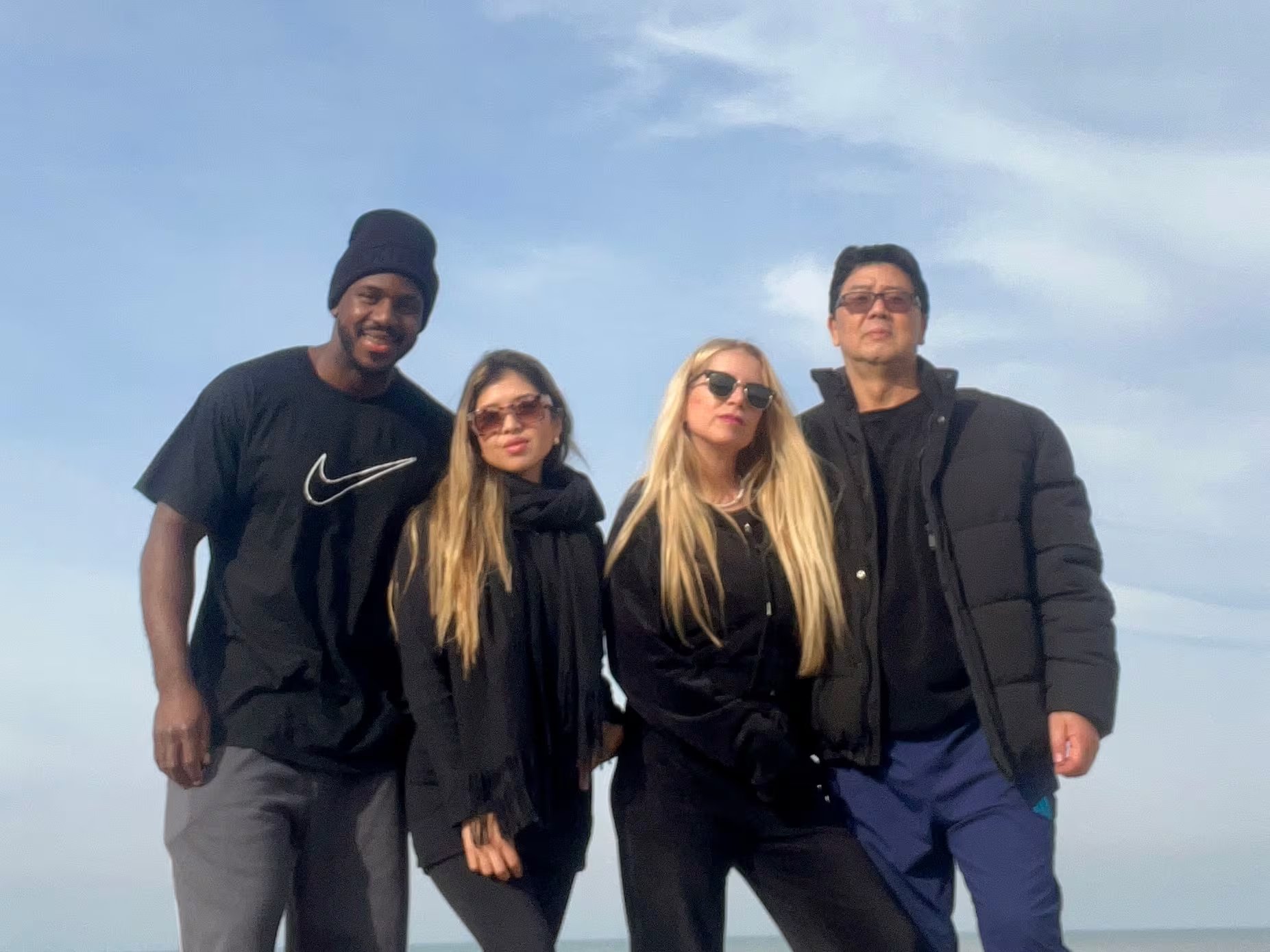 Sharon junto a su pareja Moisés y sus padres Aldo y Graciela