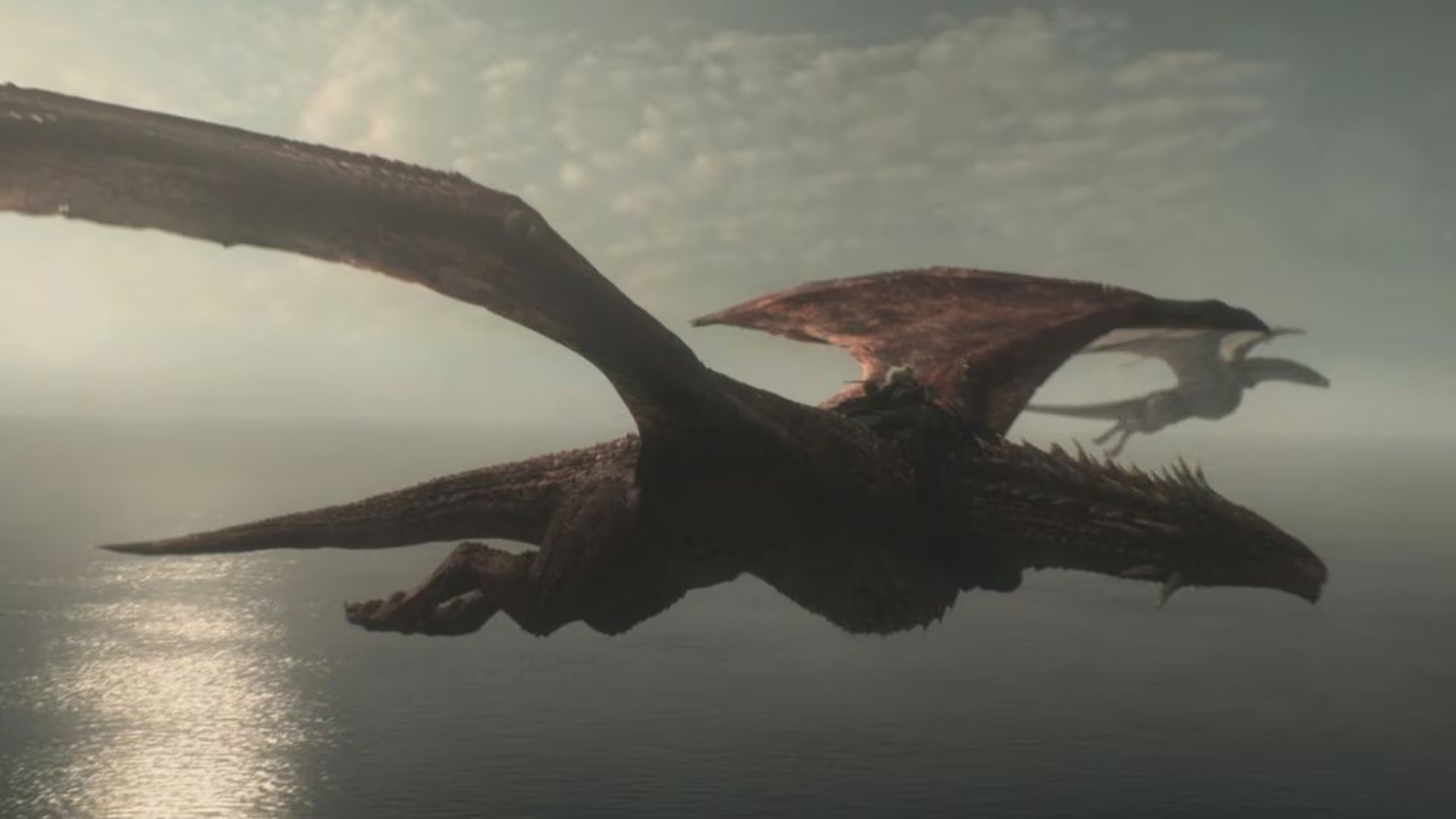 House of the Dragon utiliza cabezas de dragón de fibra de vidrio, actores vestidos de azul y el dispositivo buck para filmar las escenas de vuelo (HBO/MAX)