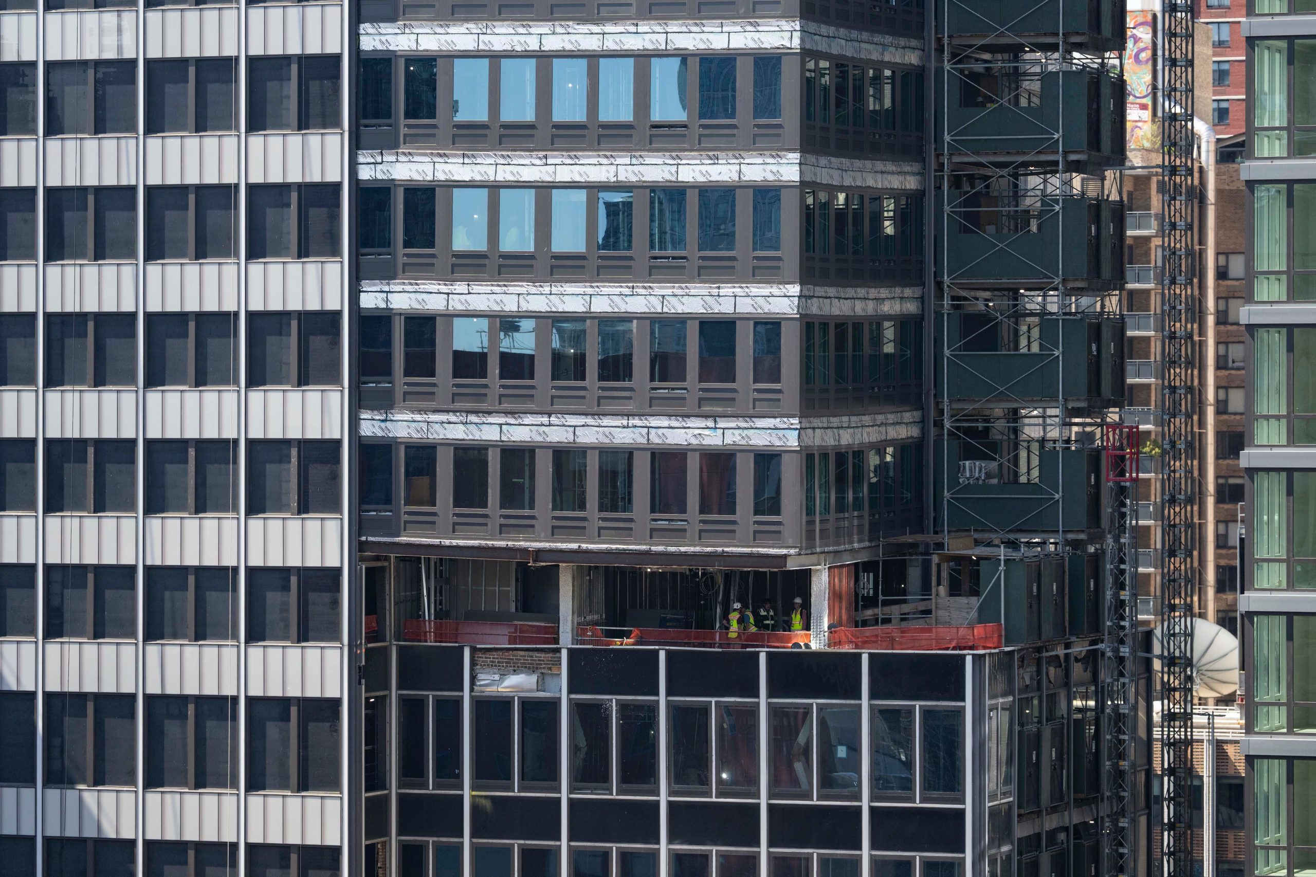 Metro Loft y David Werner Real Estate lideran la remodelación de los edificios 235 y 219 de East 42nd Street, cerca del Edificio Chrysler y de la sede de la ONU (AP Photo/Yuki Iwamura).