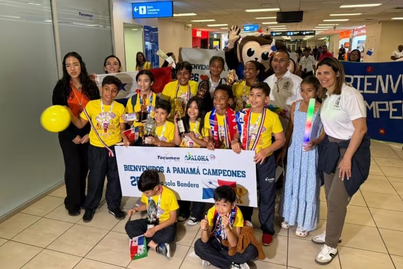 En julio del año pasado 21 de los 26 niños que representaron a Panamá en el Campeonato Internacional ALOHA, en Camboya, lograron medallas y reconocimientos internacionales. (Cortesía)